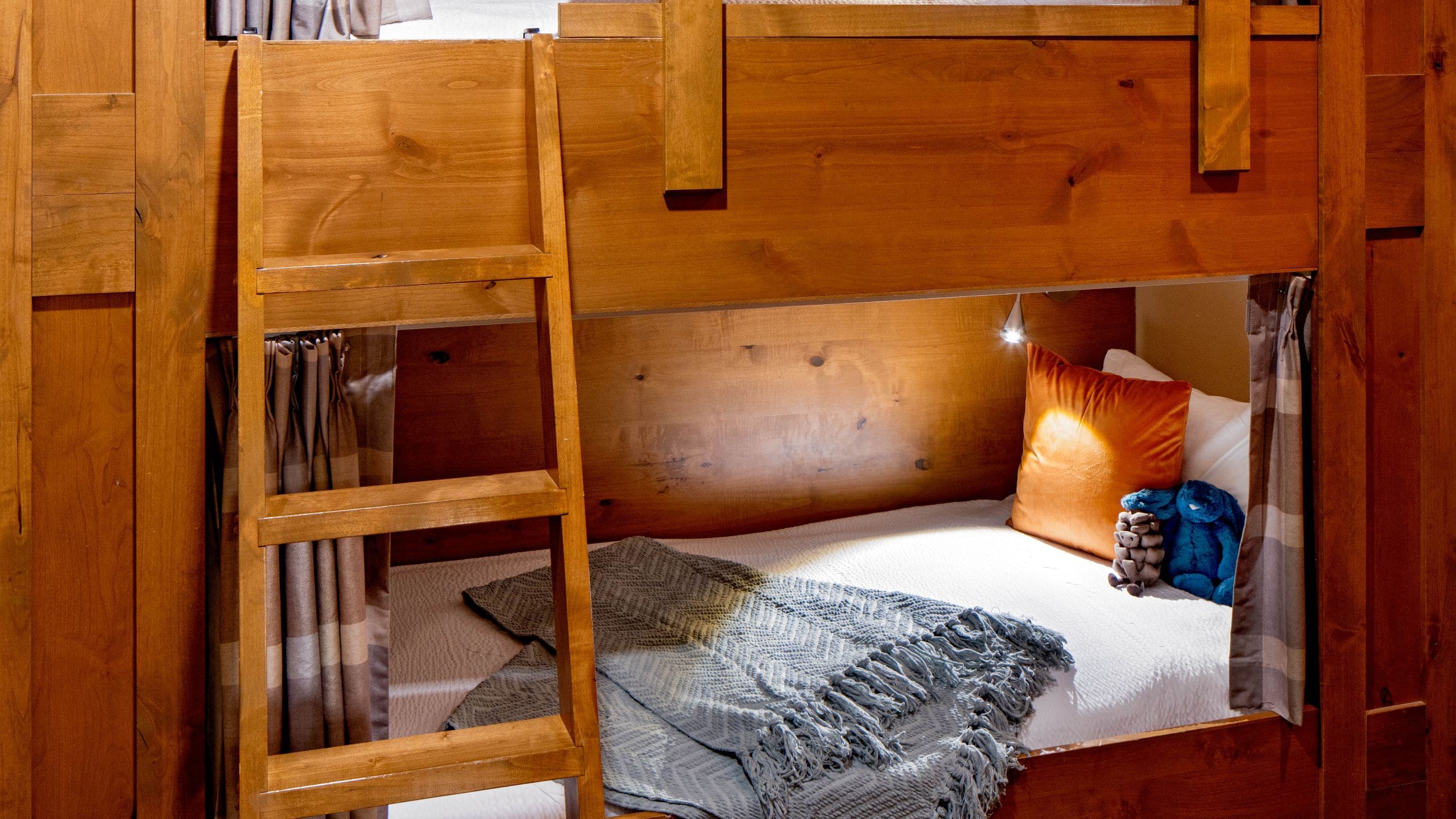 Suncadia Resort Trailhead I Bunks