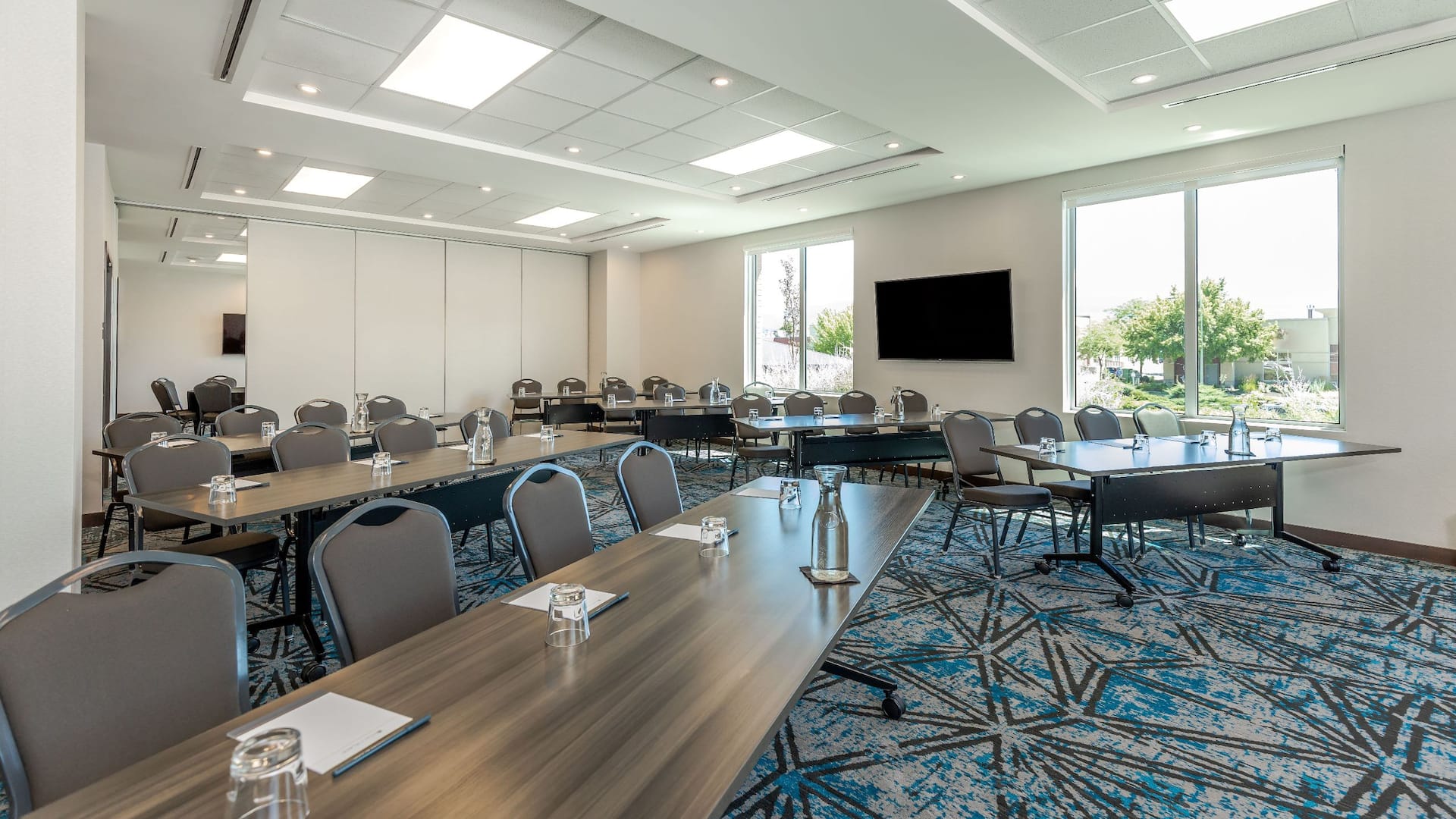 Hyatt Place Kelowna Millcreek Airwall Open