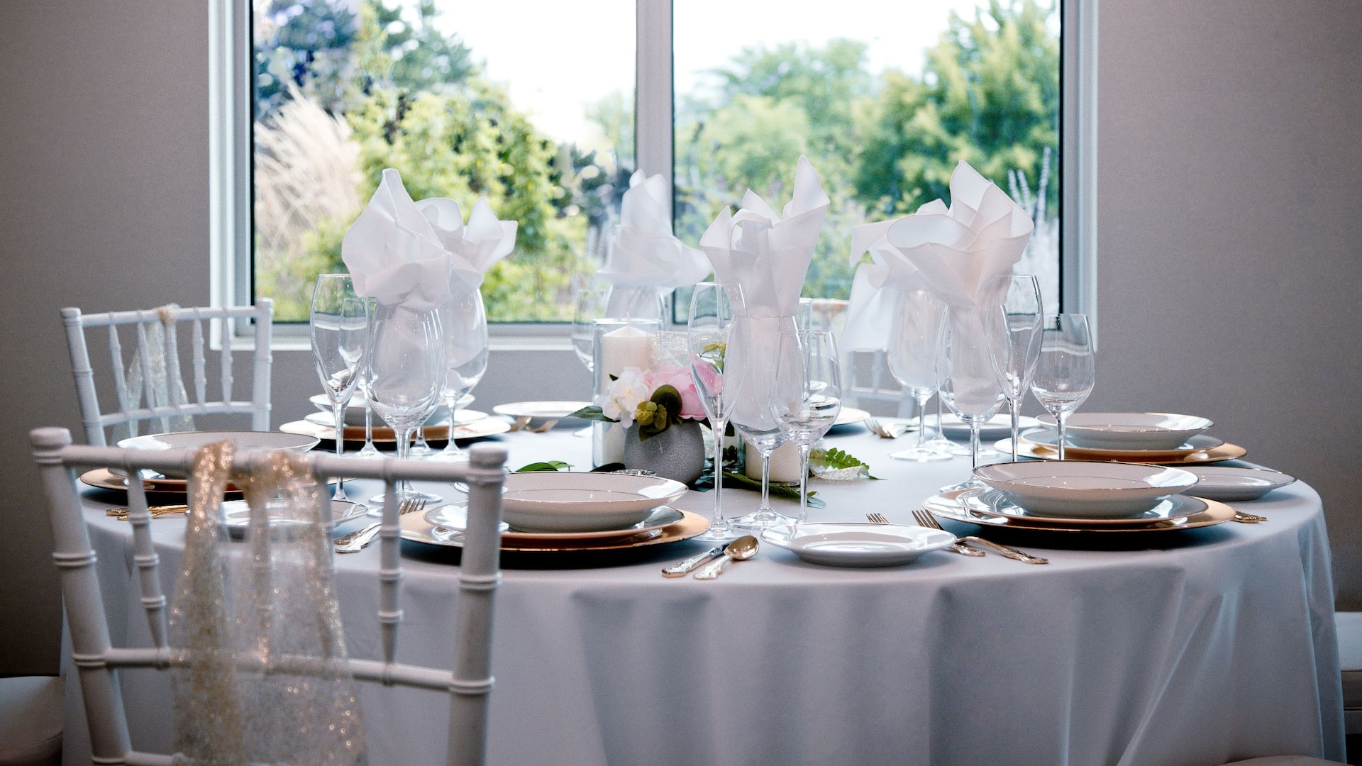 Hyatt Place Kelowna Wedding Setup Rounds