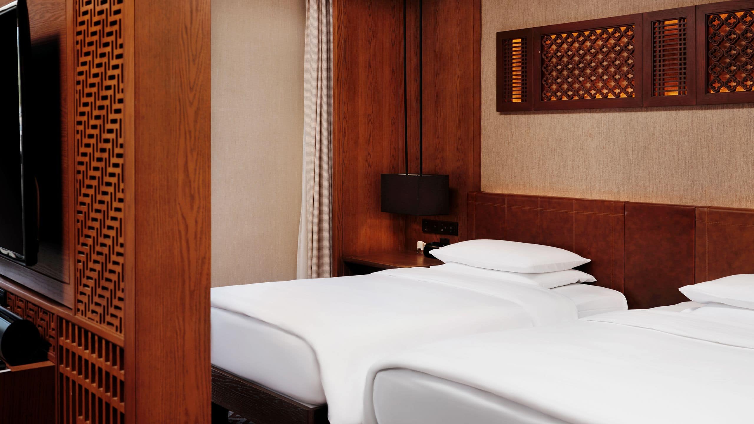 Jinmao Hotel Lijiang Twin Bedroon