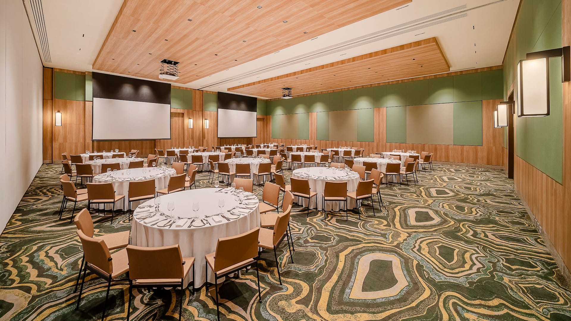 6 of 8 Grand Hyatt São Paulo Vanguard Two And Three Round Table Side