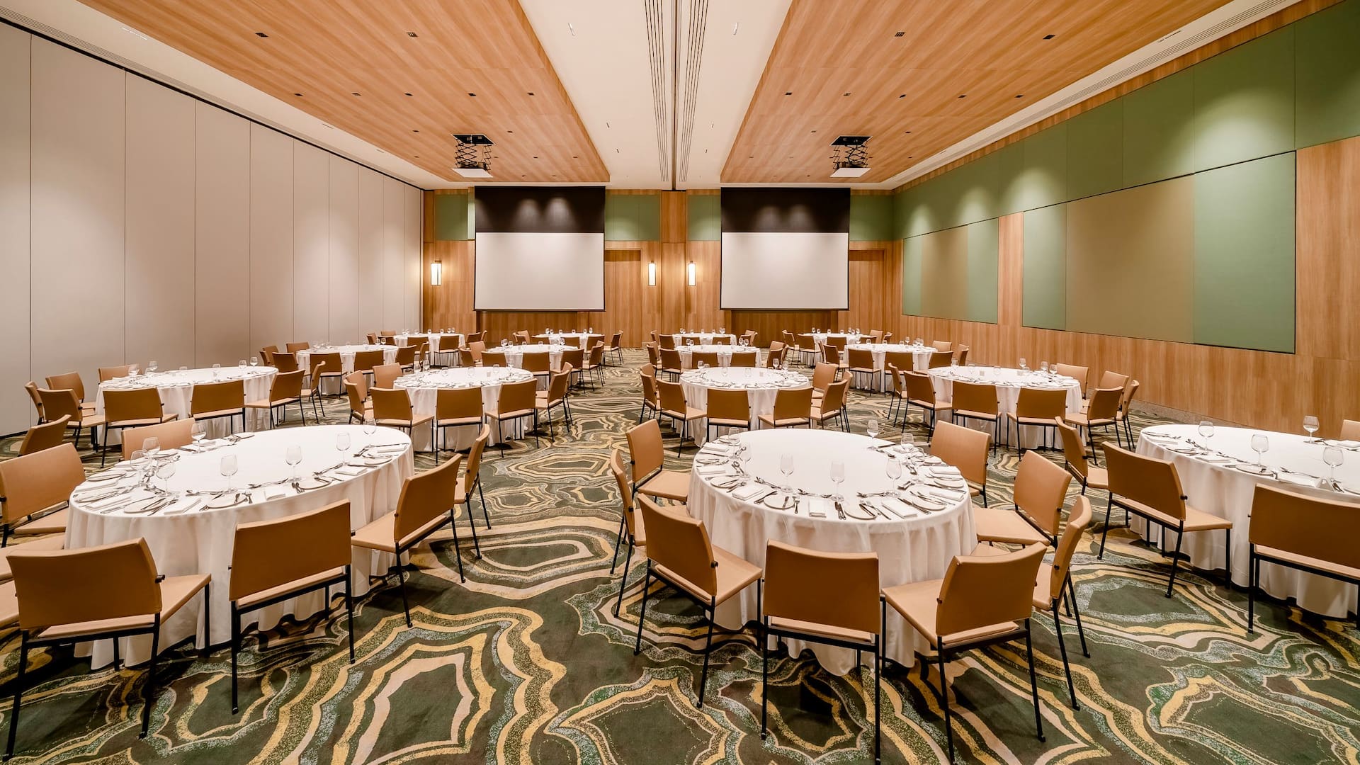 Grand Hyatt São Paulo Vanguard Two And Three Round Table