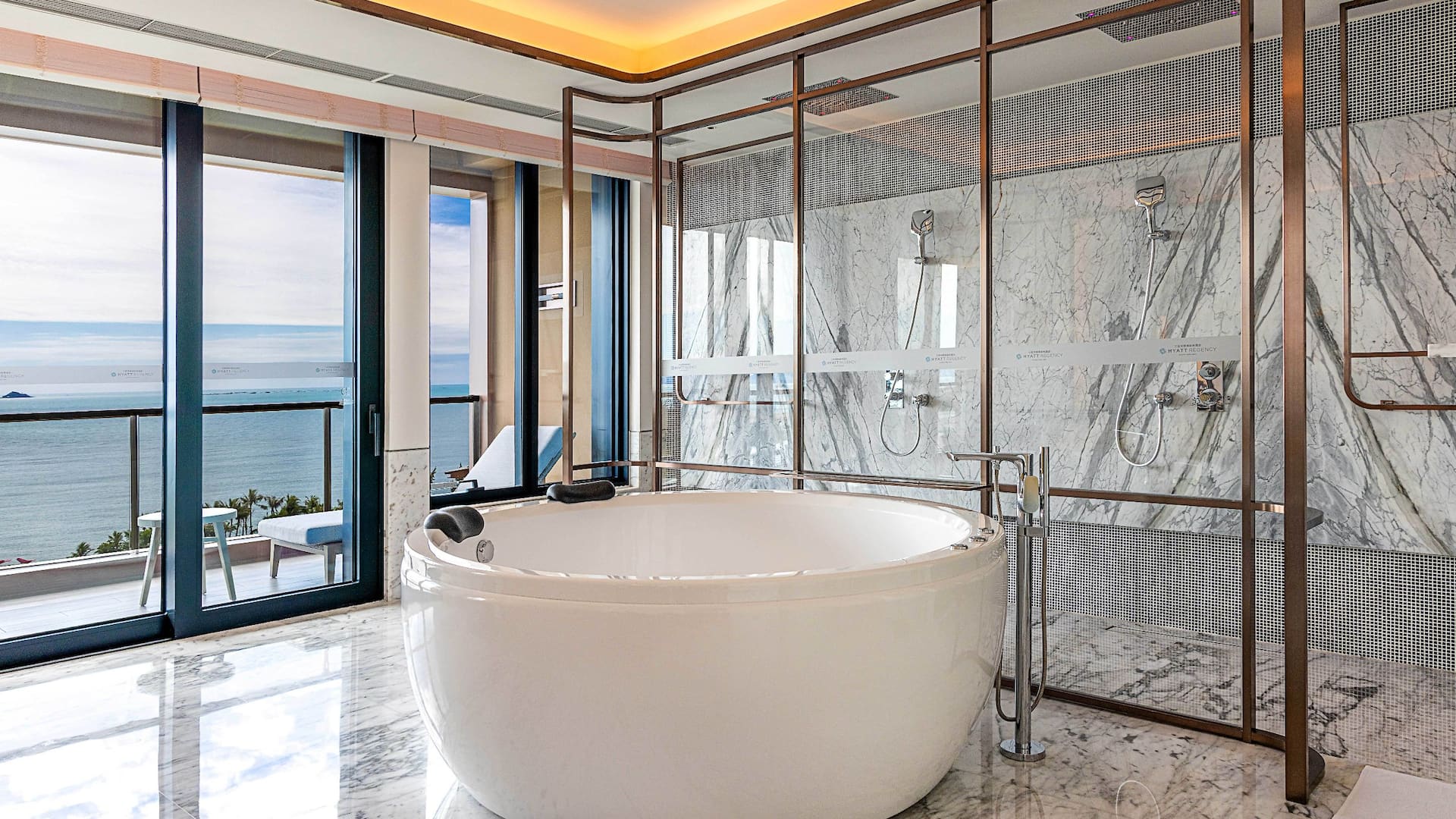 4 de 4 Hyatt Regency Sanya Tianli Bay Presidential Suite Bathroom