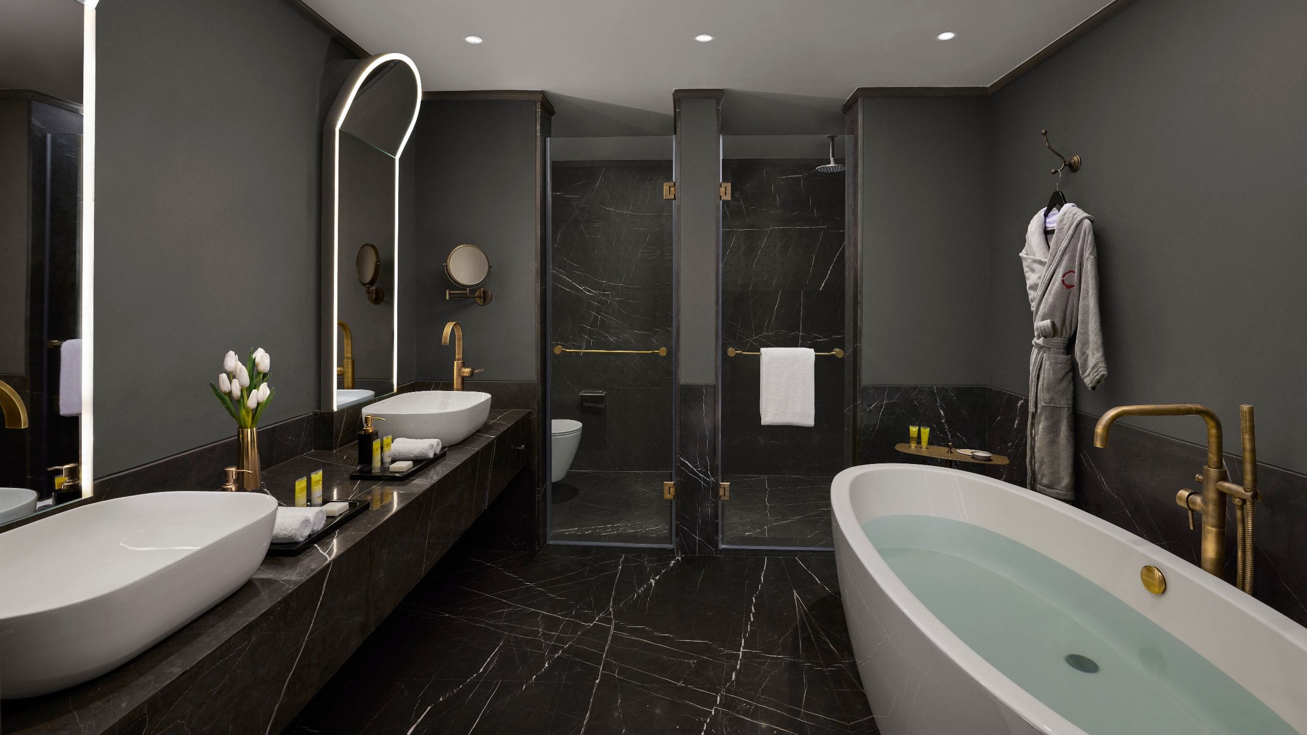 3 de 3 Hyatt Centric Sector 17 Chandigarh Presidential Suite Bathroom
