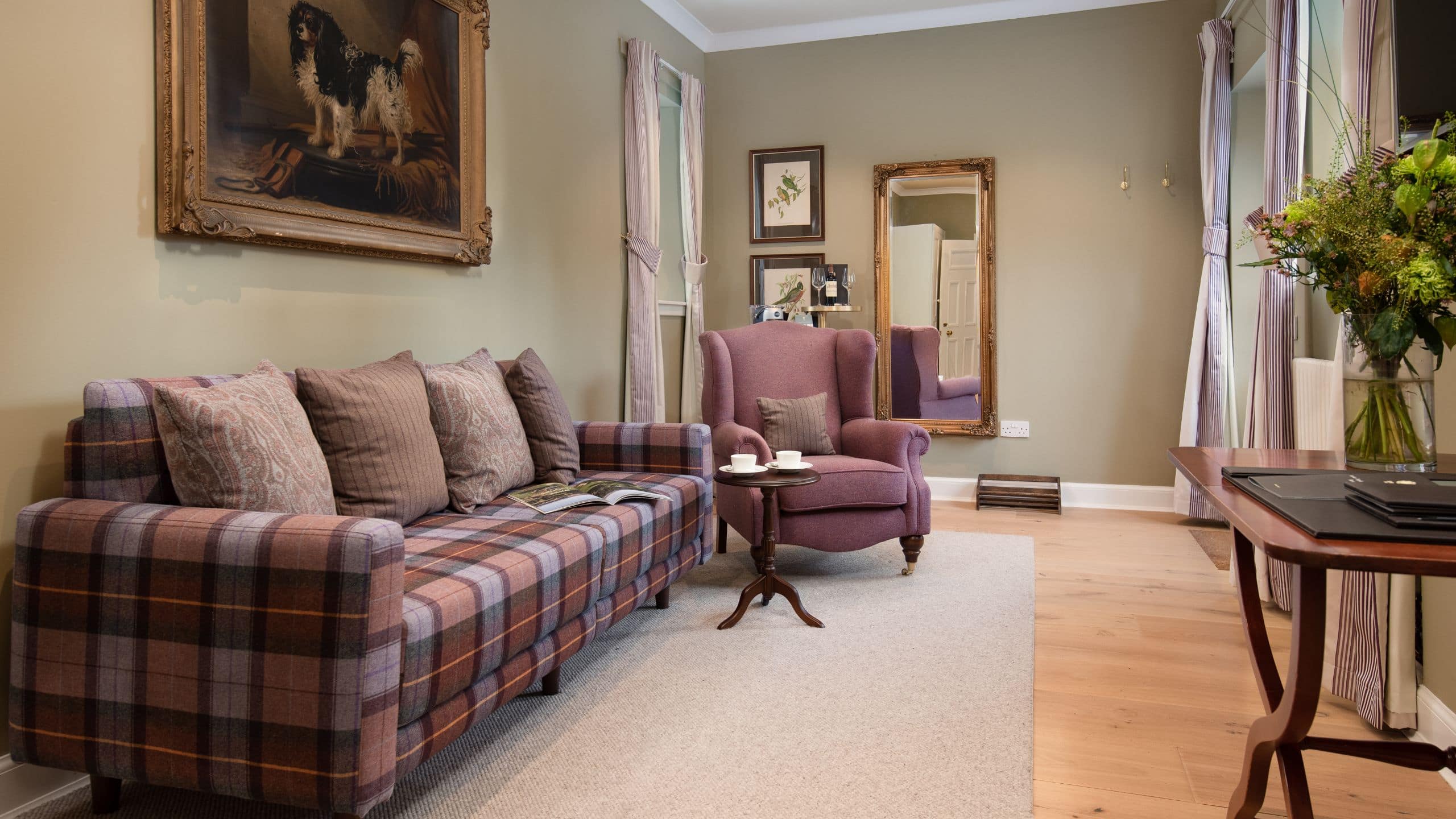 第 2，共 3 SCHLOSS Roxburghe One King Bed Courtyard Deluxe Seating