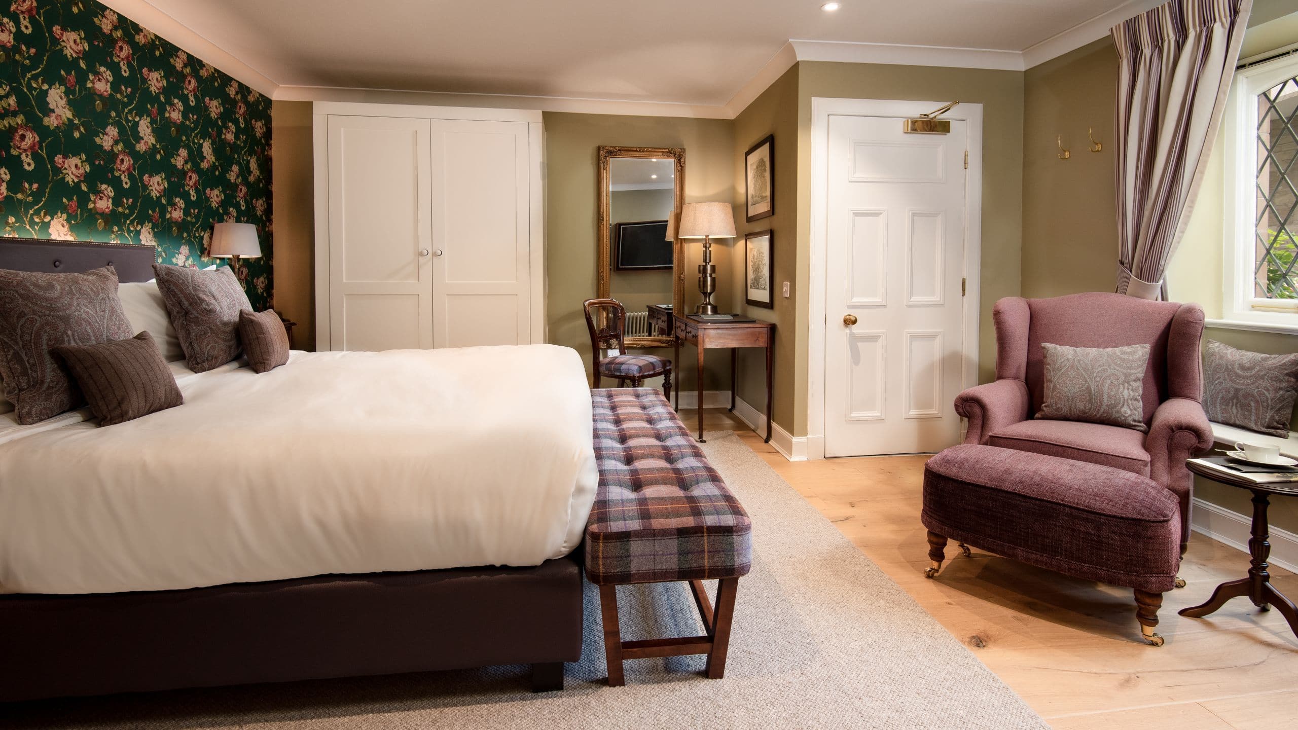 第 2，共 4 SCHLOSS Roxburghe One King Bed Courtyard King View