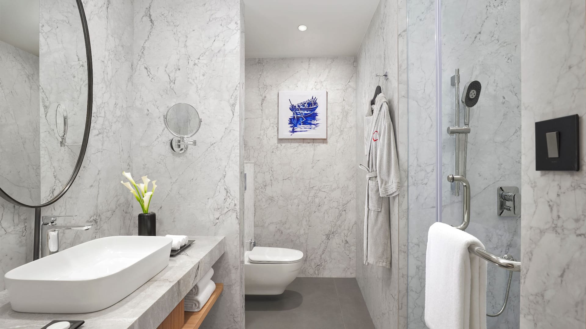 4 of 4 Hyatt Centric Ballygunge Kolkata Executive Suite Bathroom