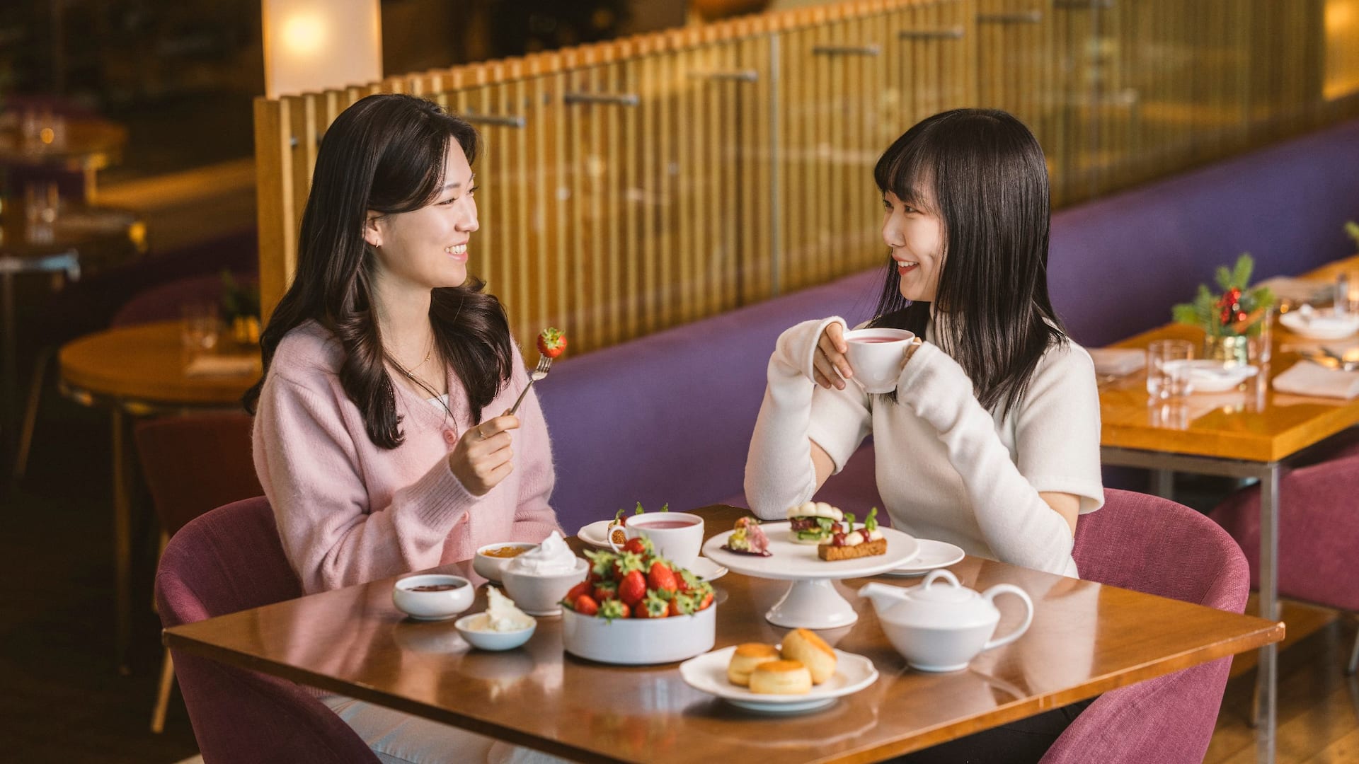 Grand Hyatt Incheon Two Lady Enjoy Strawberry