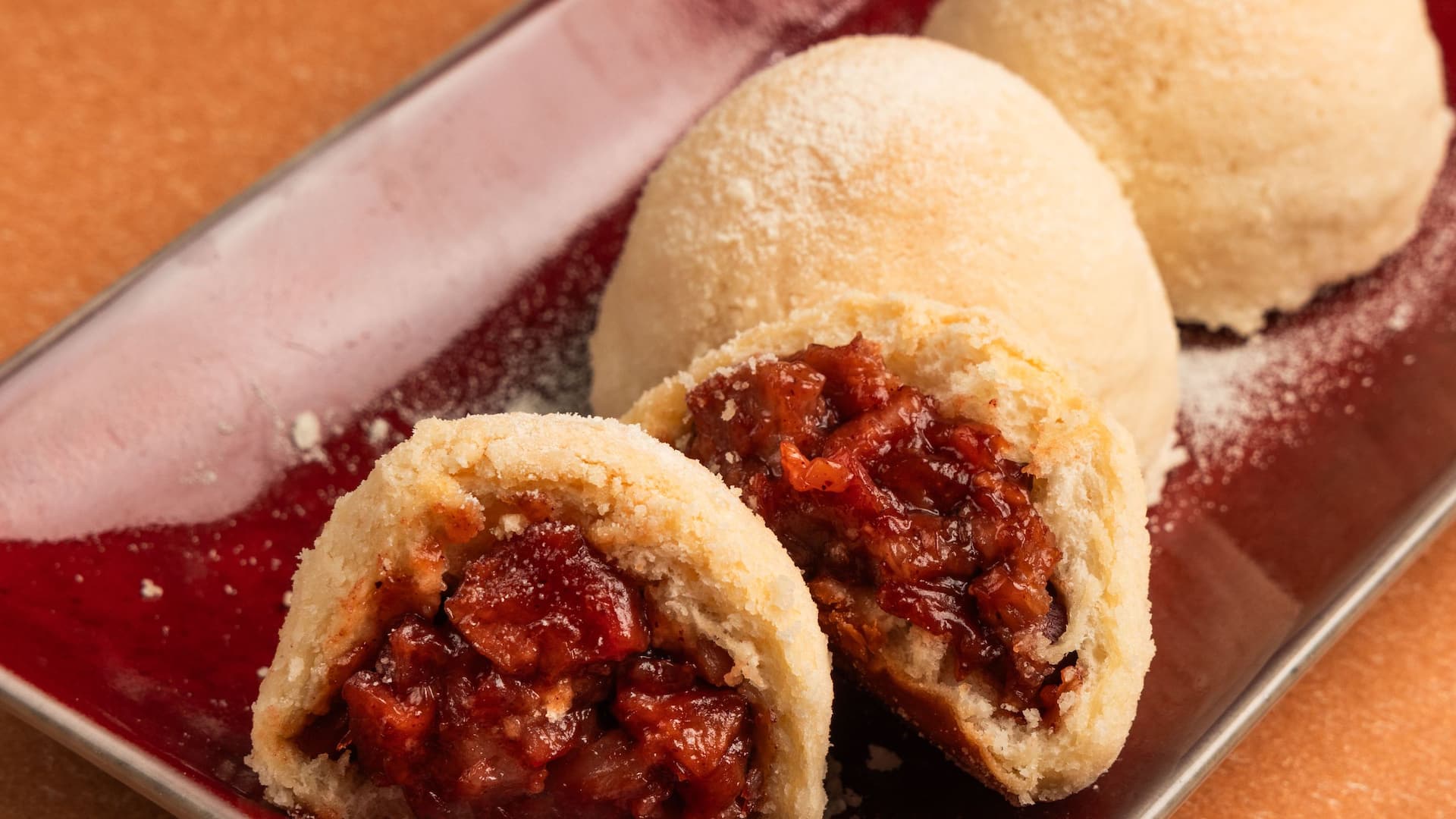 Grand Hyatt Taipei Cha Shao Bao Inside