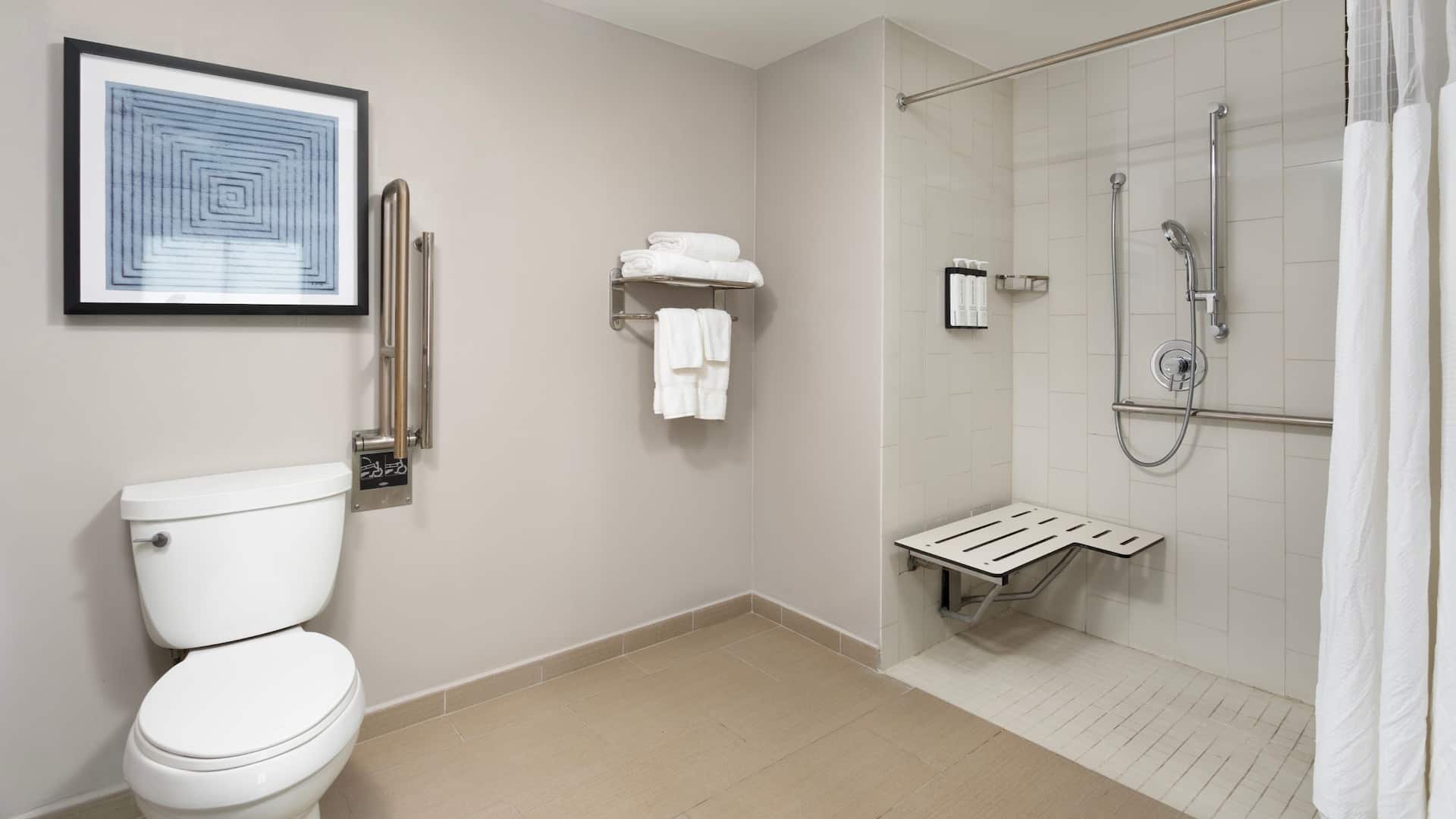 4 von 4 Hyatt Place Bayamón Accesible Bathroom