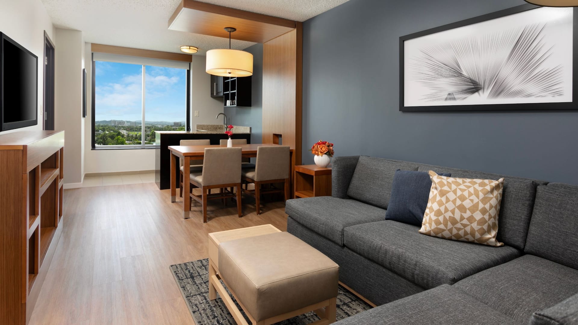 Hyatt Place Bayamón Accesible King Bedroom Suite