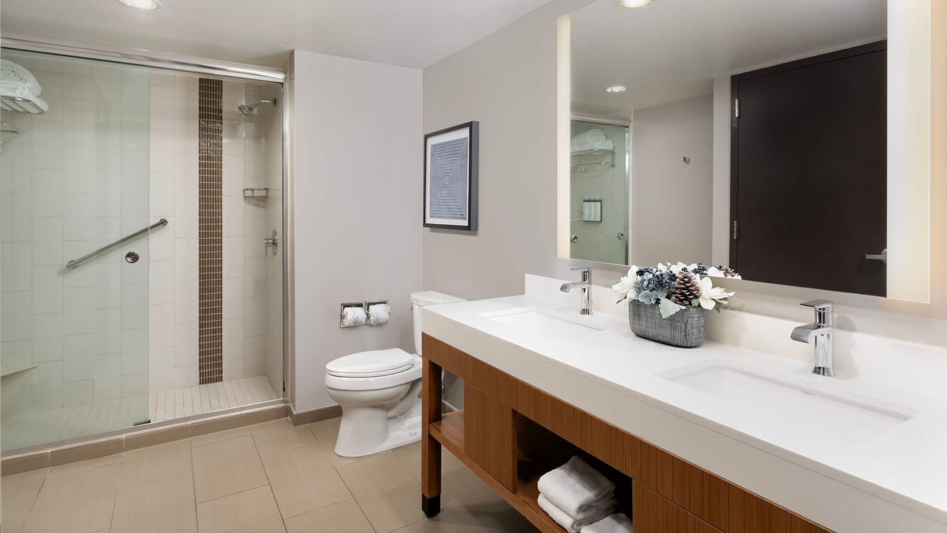 5 von 6 Hyatt Place Bayamón Bathroom Shower
