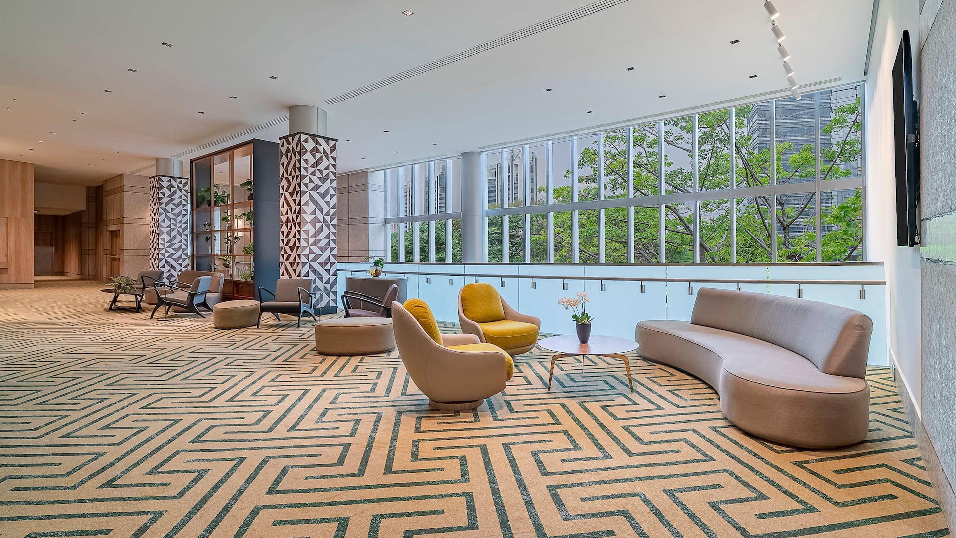 7 of 8 Grand Hyatt São Paulo Foyer Vanguard Lounge
