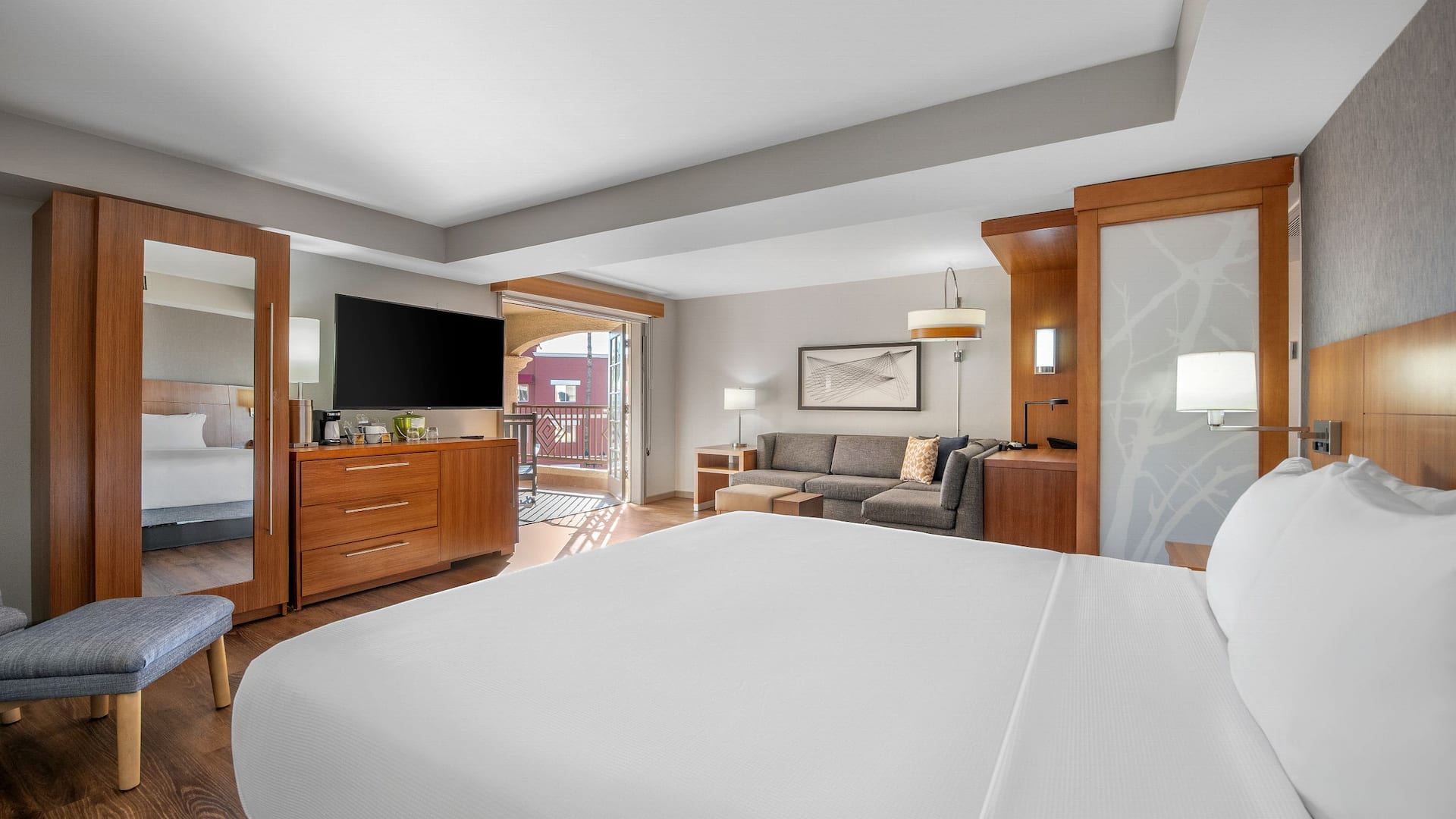 Hyatt Place Phoenix/Chandler-Fashion Center Balcony Suite Bed Into Living Room