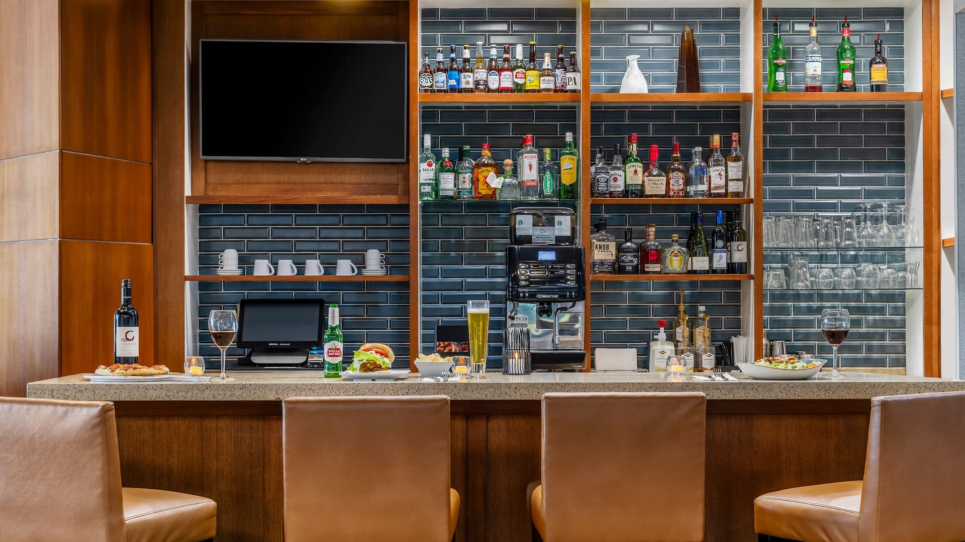Hyatt Place Phoenix/Chandler-Fashion Center Bar Food Beverage Spread