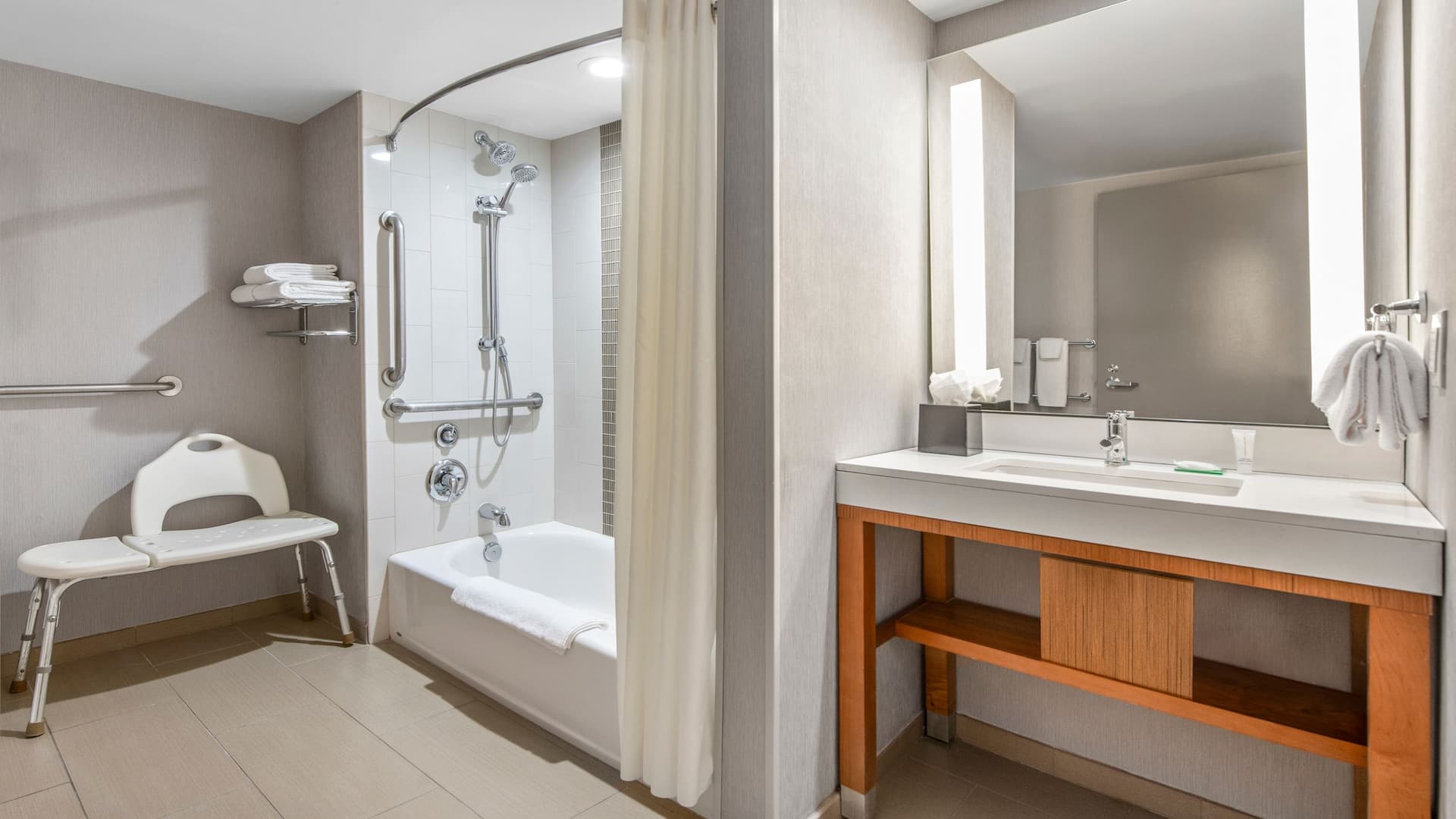 第 5，共 5 Hyatt Place Phoenix/Chandler-Fashion Center Accessible Bathroom Bathtub