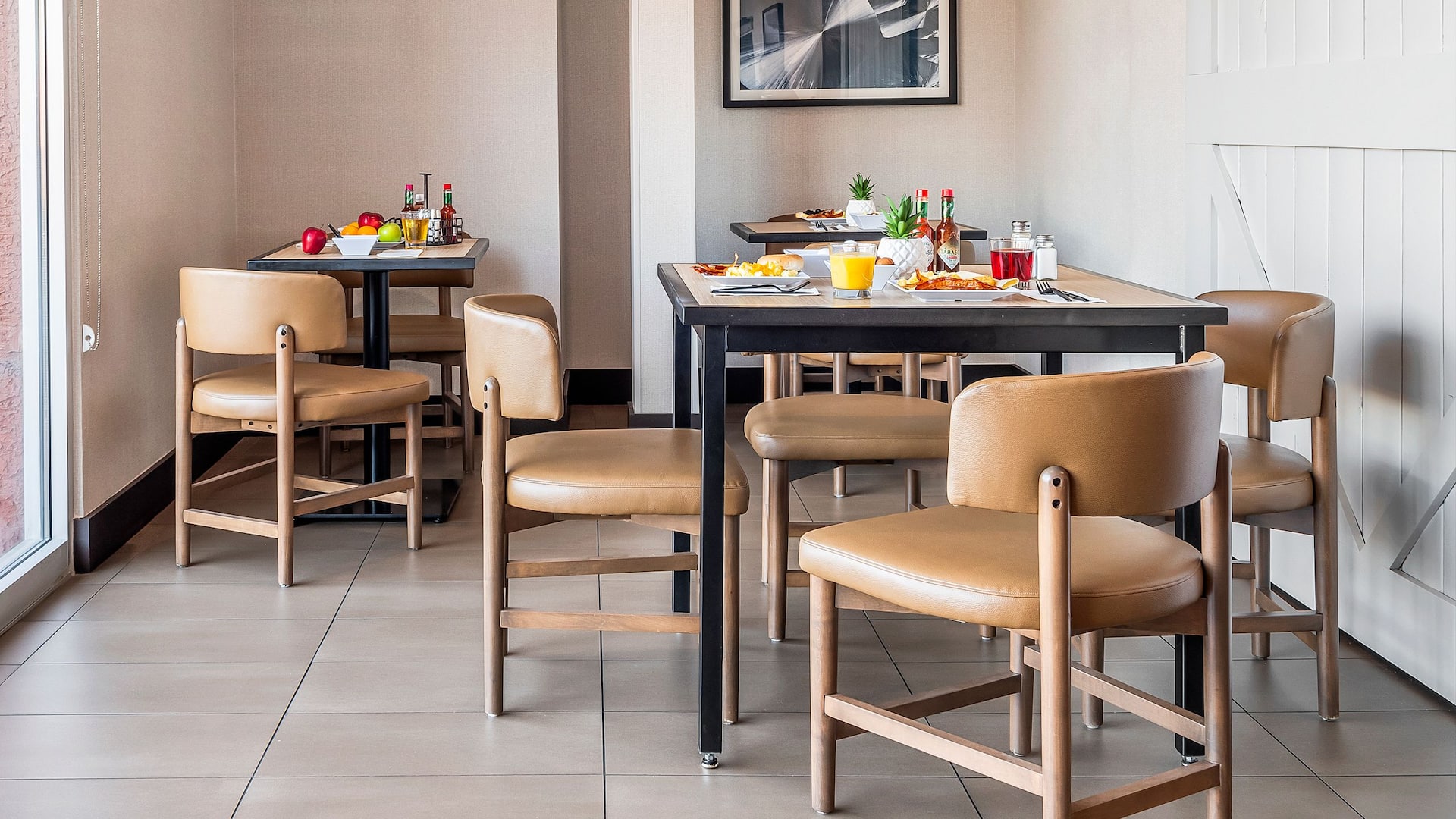 Hyatt Place Phoenix/Chandler-Fashion Center Sunroom Dining Tables With Food