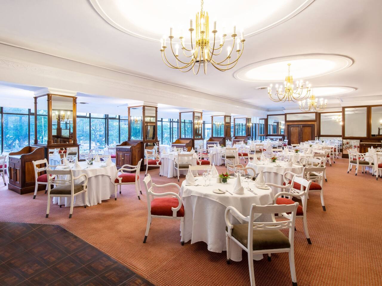 Harare restaurants exquisite dining at La Fontaine Meikles Hotel