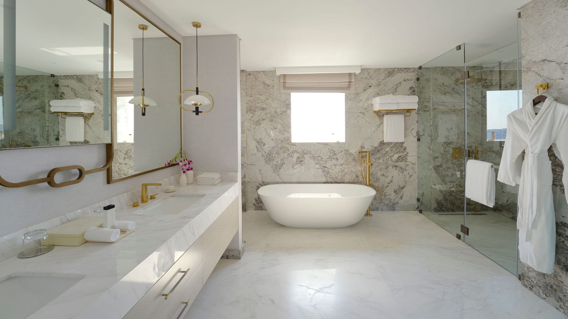 4 de 5 Grand Hyatt Dubai Prince Suite Bathroom