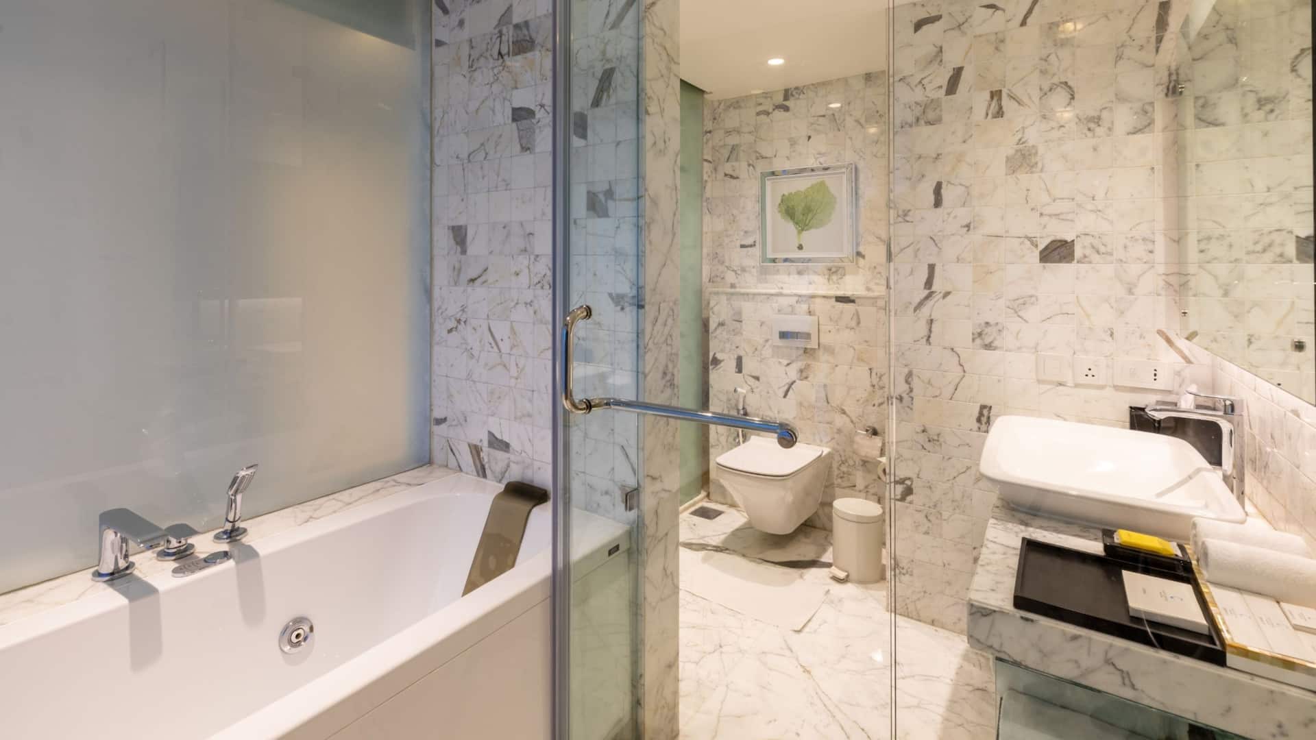 5/5 Hyatt Centric Candolim Goa Deluxe Suite Bathroom With Bathtub