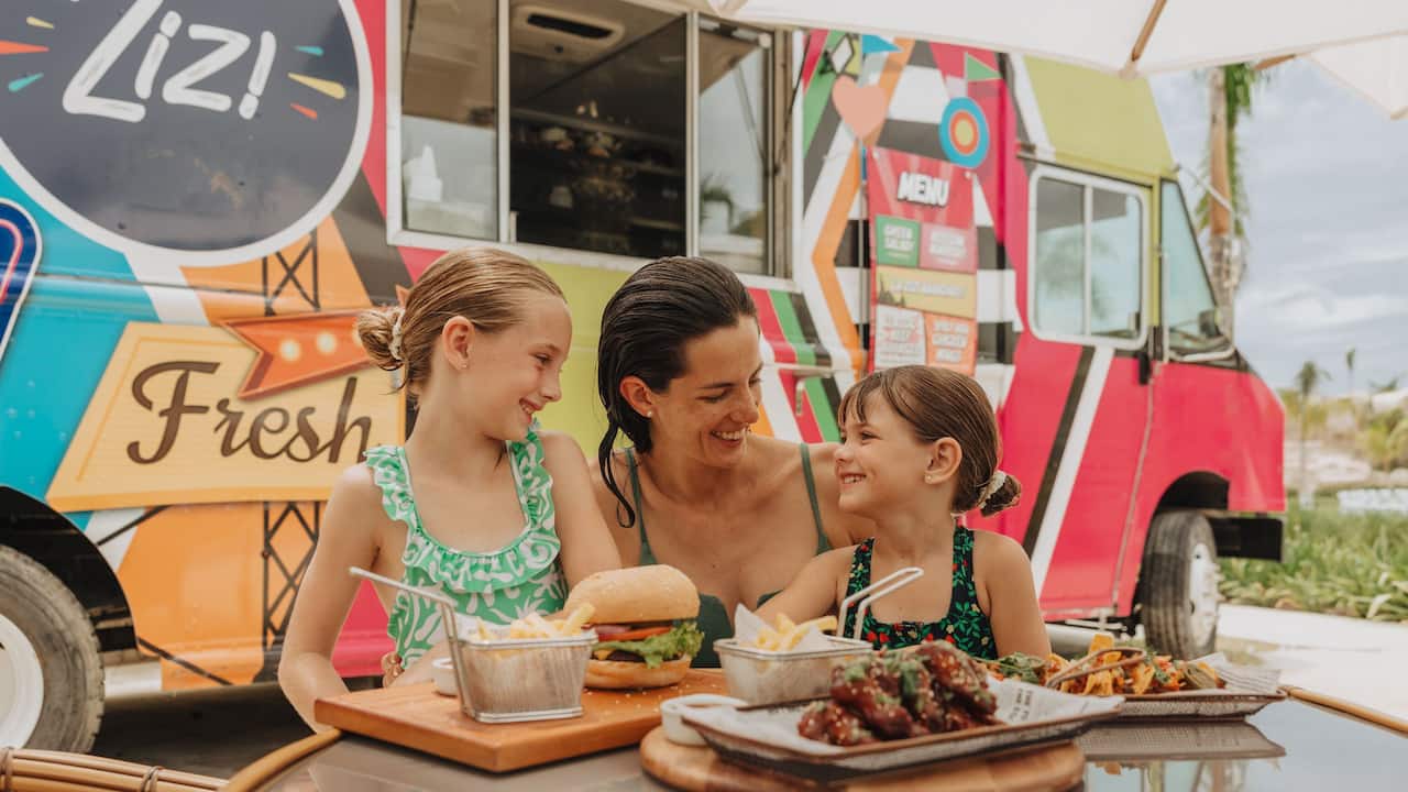 Zizi Food Truck Family Dining