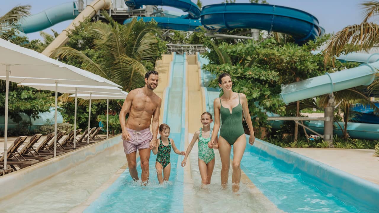 Canapolis Waterpark Slides Family