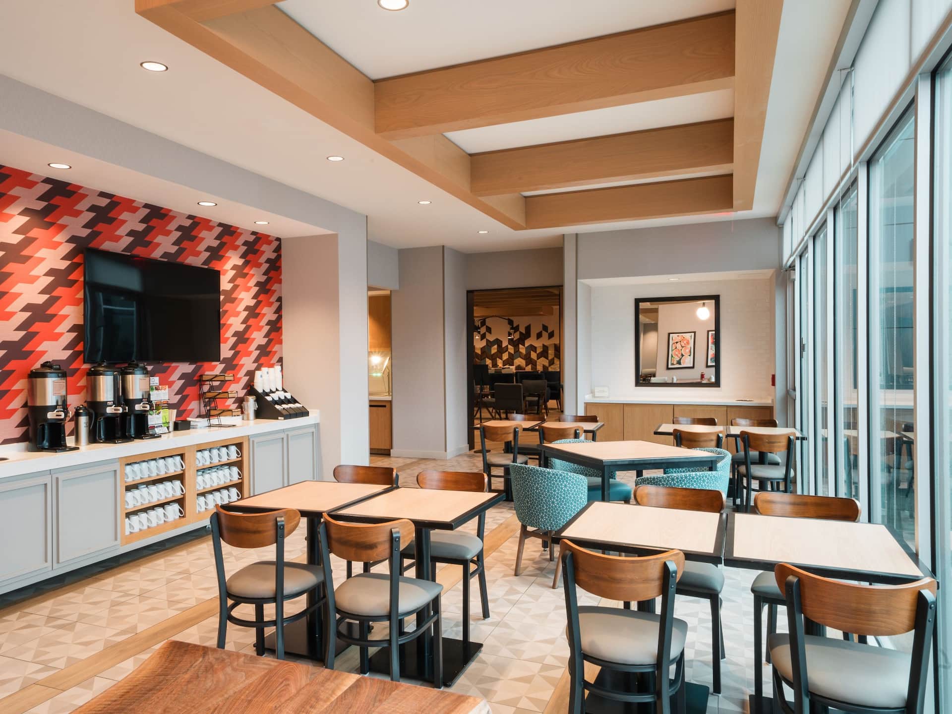 Hyatt House Sacramento Airport / Natomas Dining Area Seating View