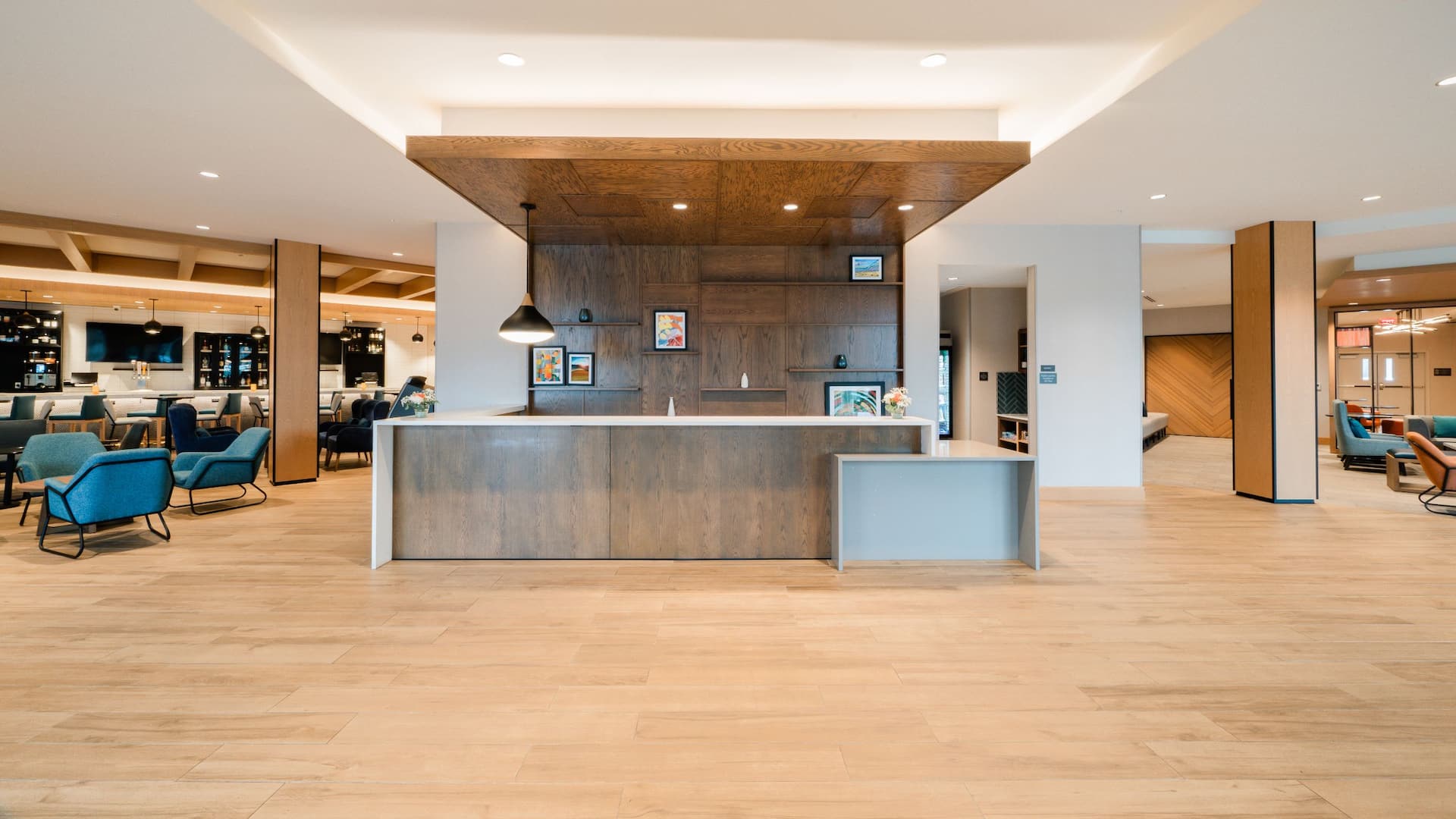 Hyatt House Sacramento Airport / Natomas Font Desk Lobby
