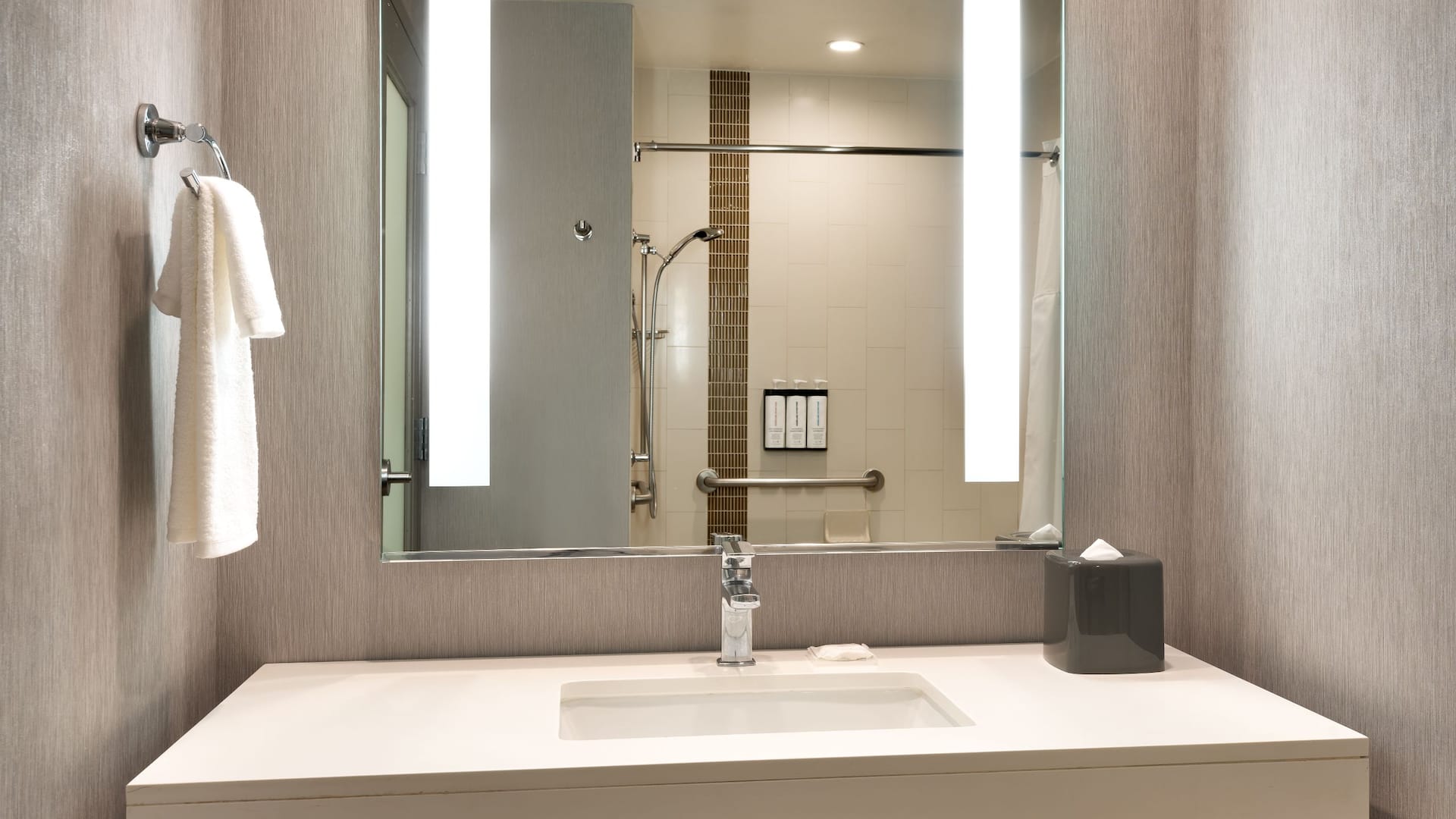 4/5 Hyatt Place at Anaheim Resort/Convention Center Ada Bathtub Sink