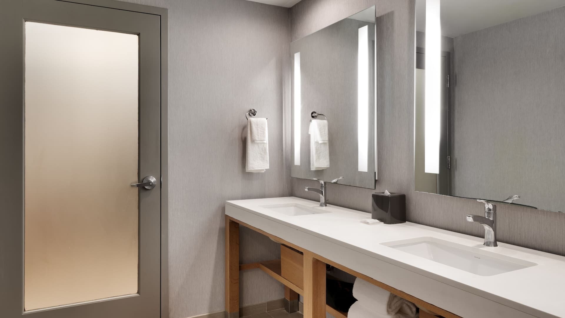Hyatt Place at Anaheim Resort/Convention Center Roll In Shower Double Sink