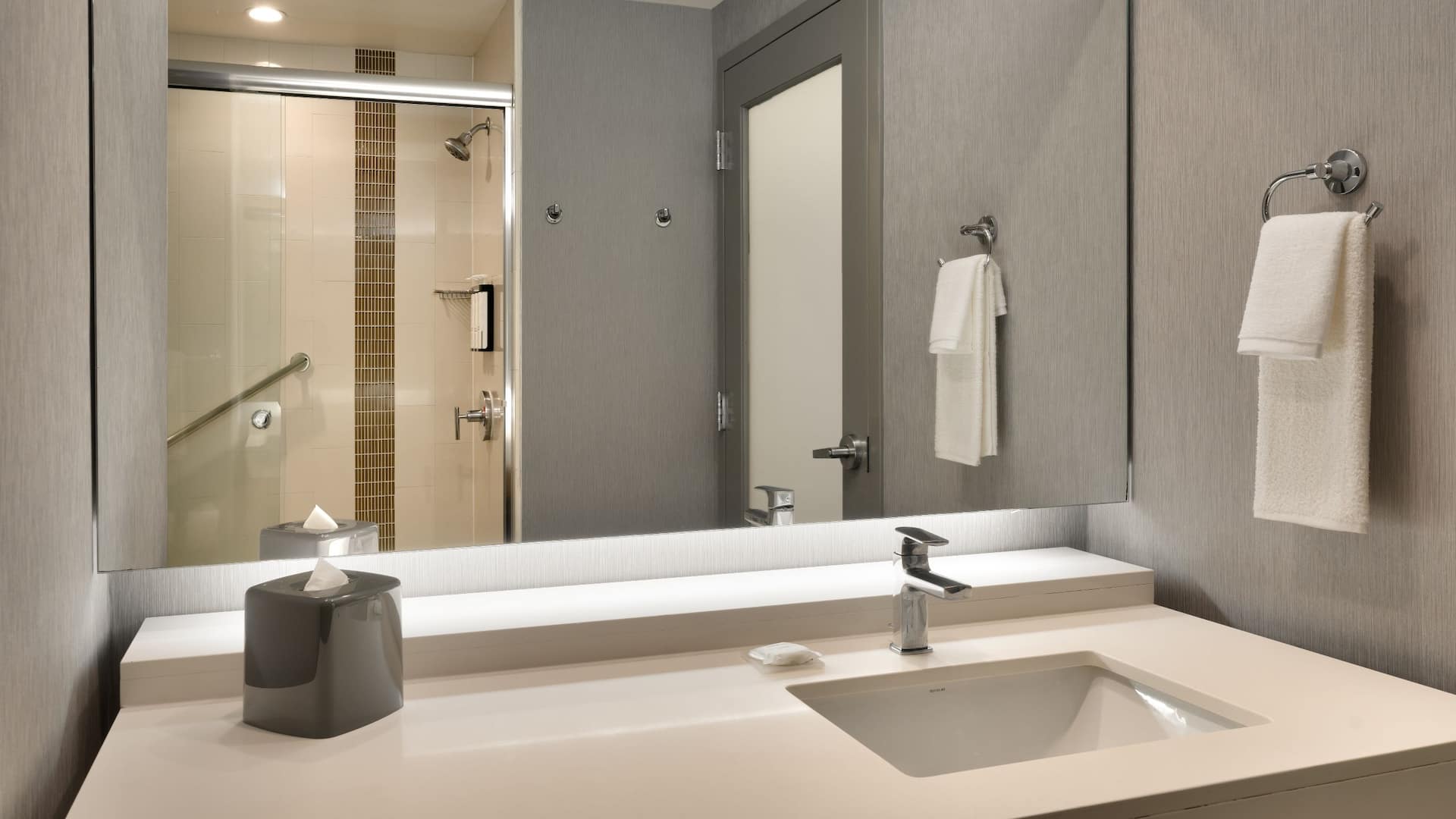 4/4 Hyatt Place at Anaheim Resort/Convention Center Sink Bathroom