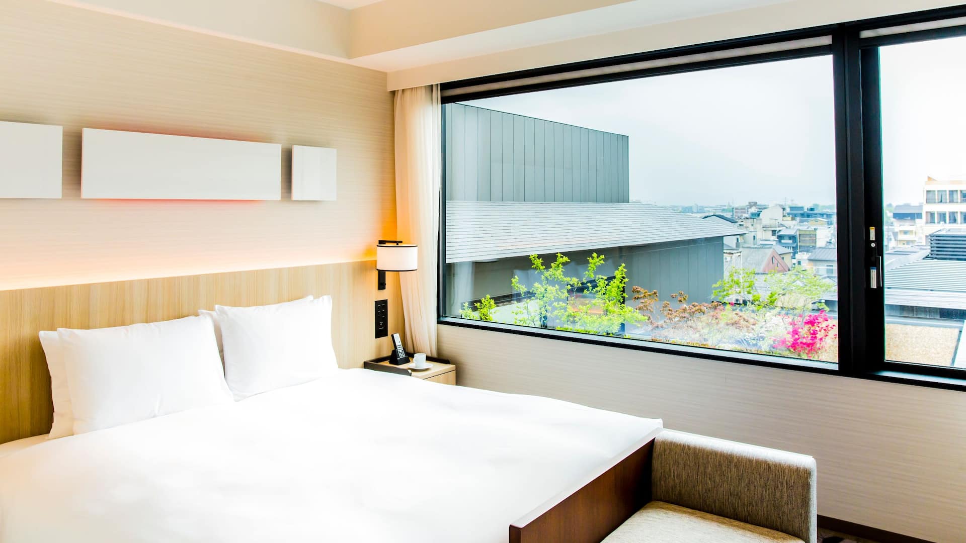 Hyatt Place Kyoto Main King Suite Bed Daytime