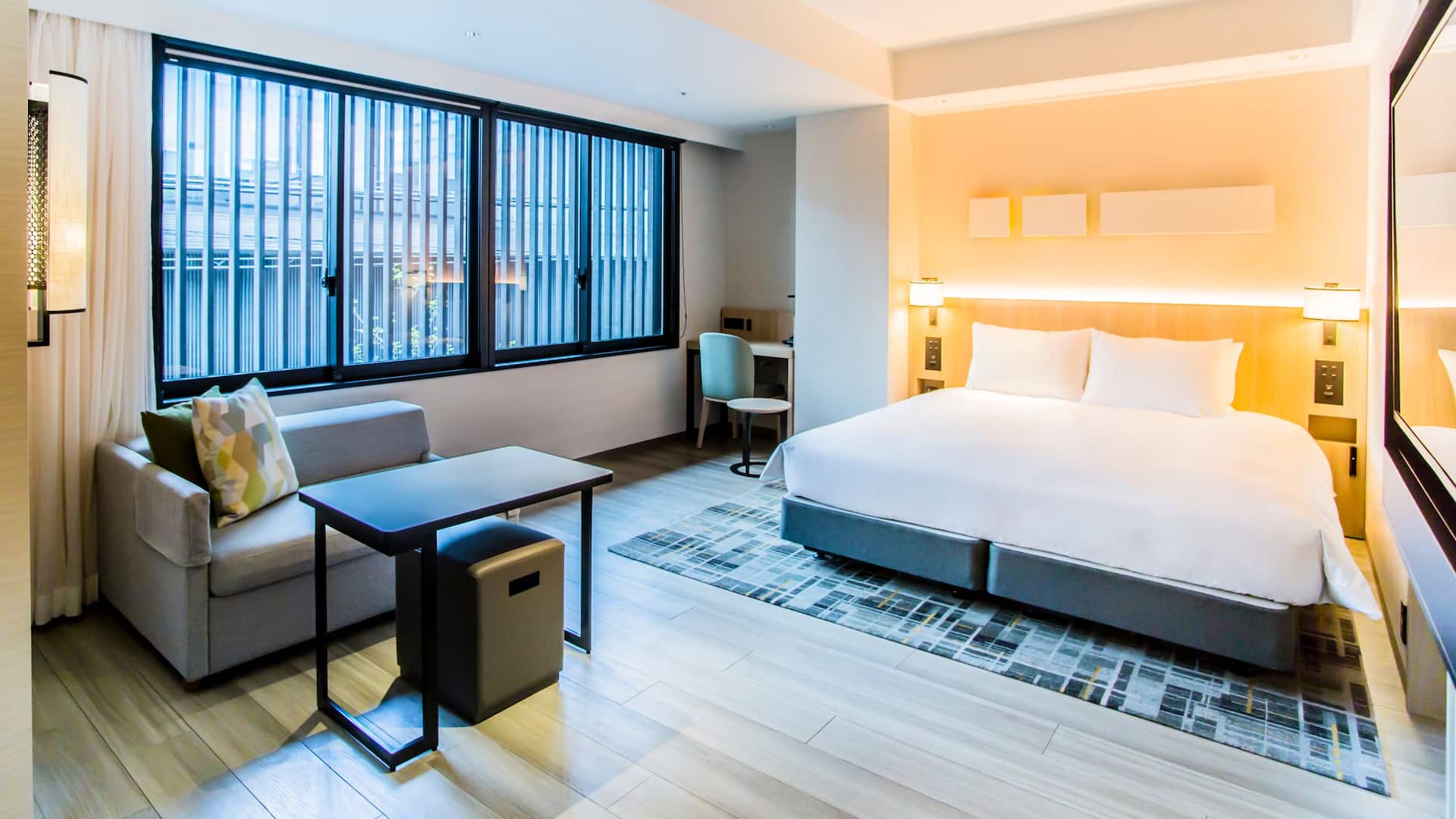 Hyatt Place Kyoto Main Premium King Bed Daytime