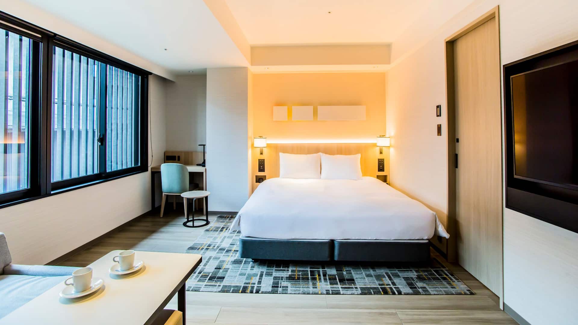 Hyatt Place Kyoto Main Premium King Bed Daytime Layout