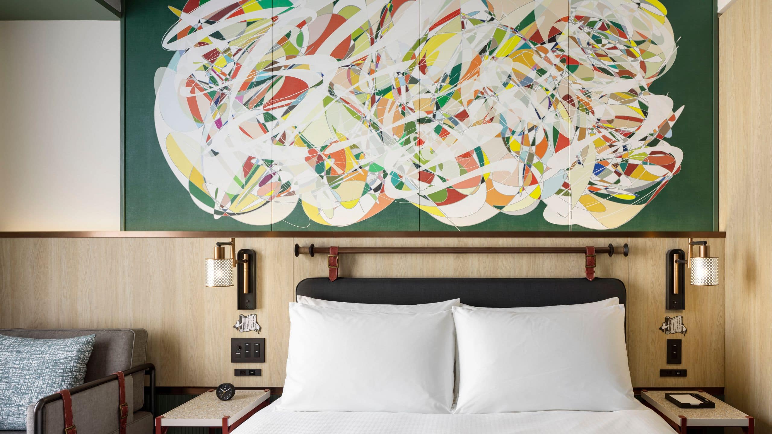 2/5 Caption by Hyatt Namba Osaka Queen Art