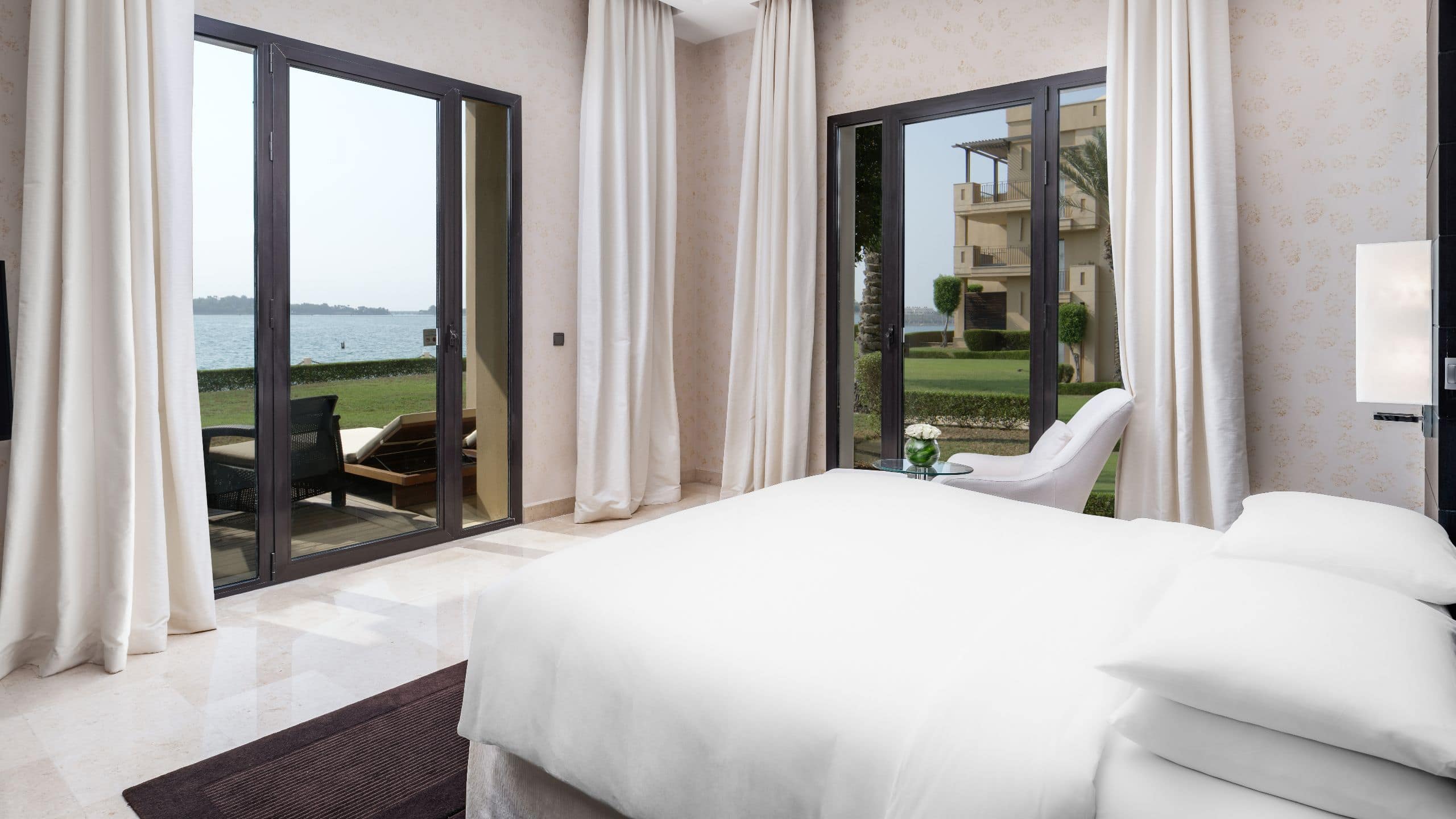 6 من 11 Park Hyatt Jeddah – Marina, Club and Spa Executive Suite Bedroom