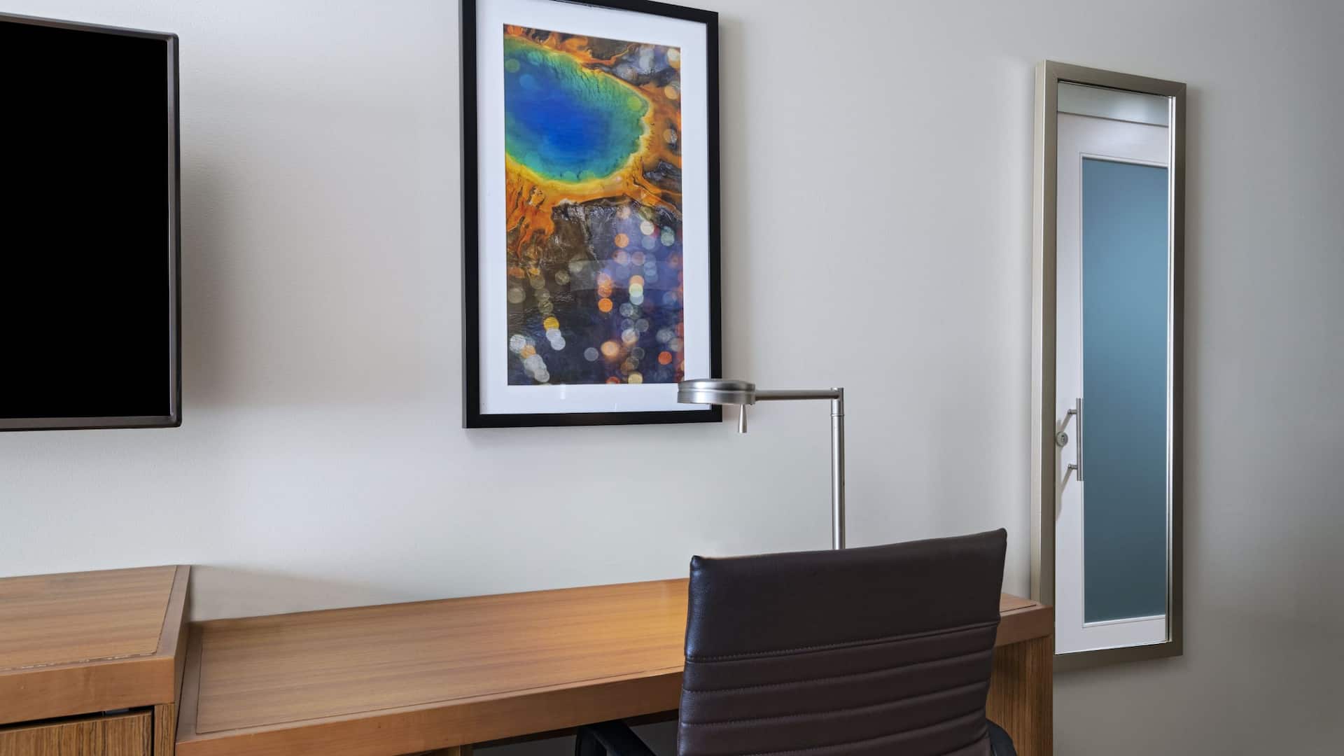 3/4 Hyatt Place Greensboro / Downtown Guestroom Desk