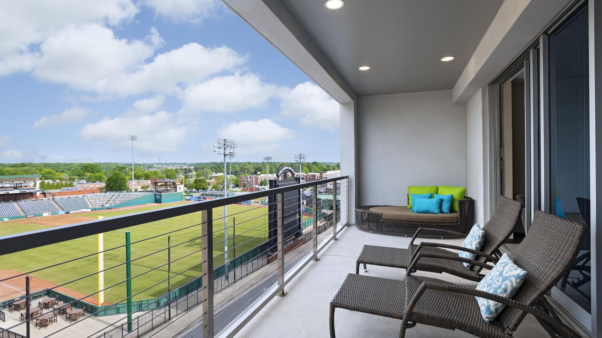 4/4 Hyatt Place Greensboro / Downtown Presidential Suite Patio