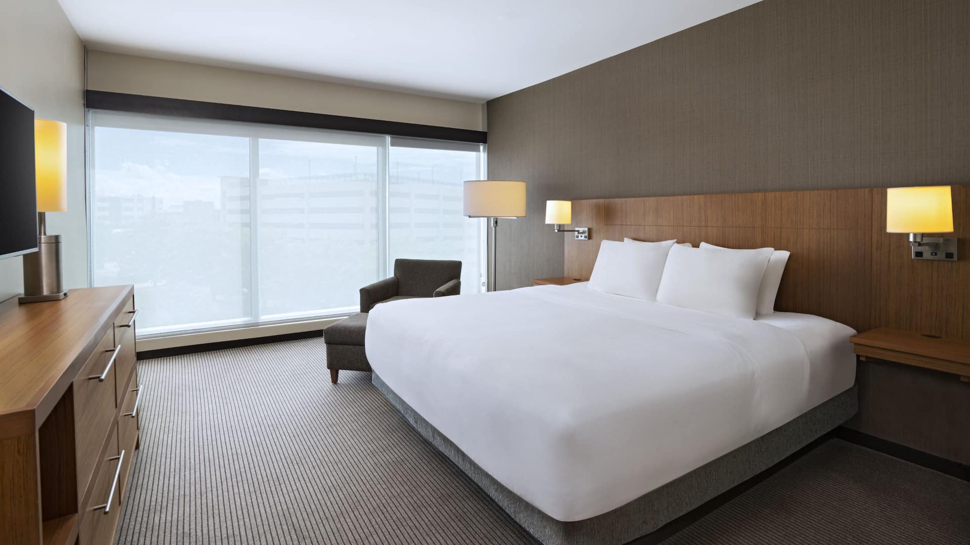 Hyatt Place Greensboro / Downtown Specialty King Room
