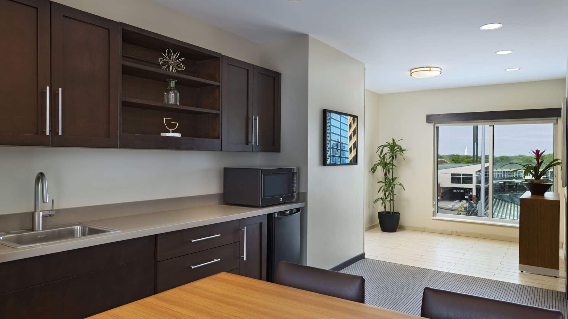 2/4 Hyatt Place Greensboro / Downtown Suite Kitchen