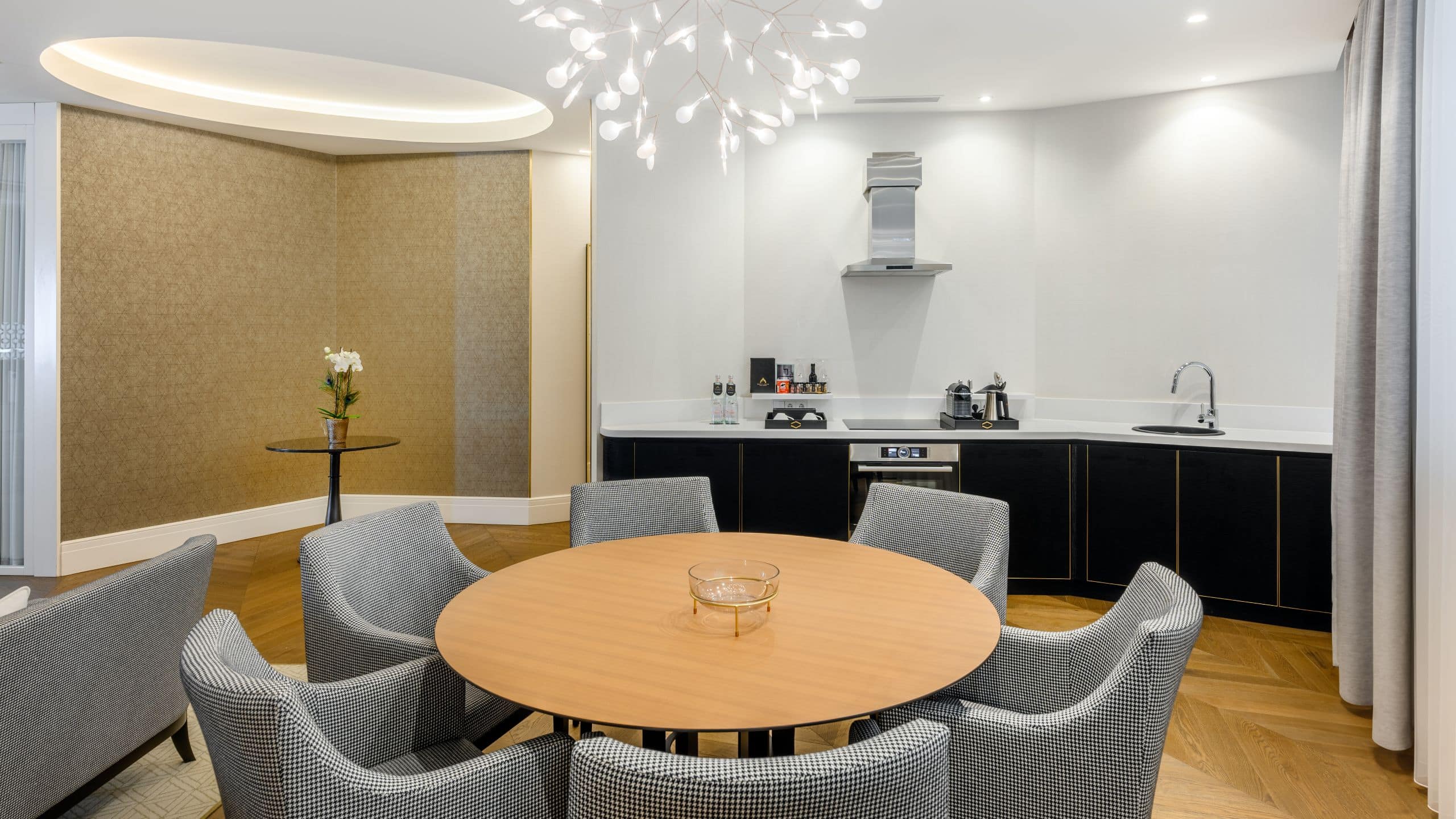 6/7 Párisi Udvar Hotel Budapest Hexagon Residency Kitchen