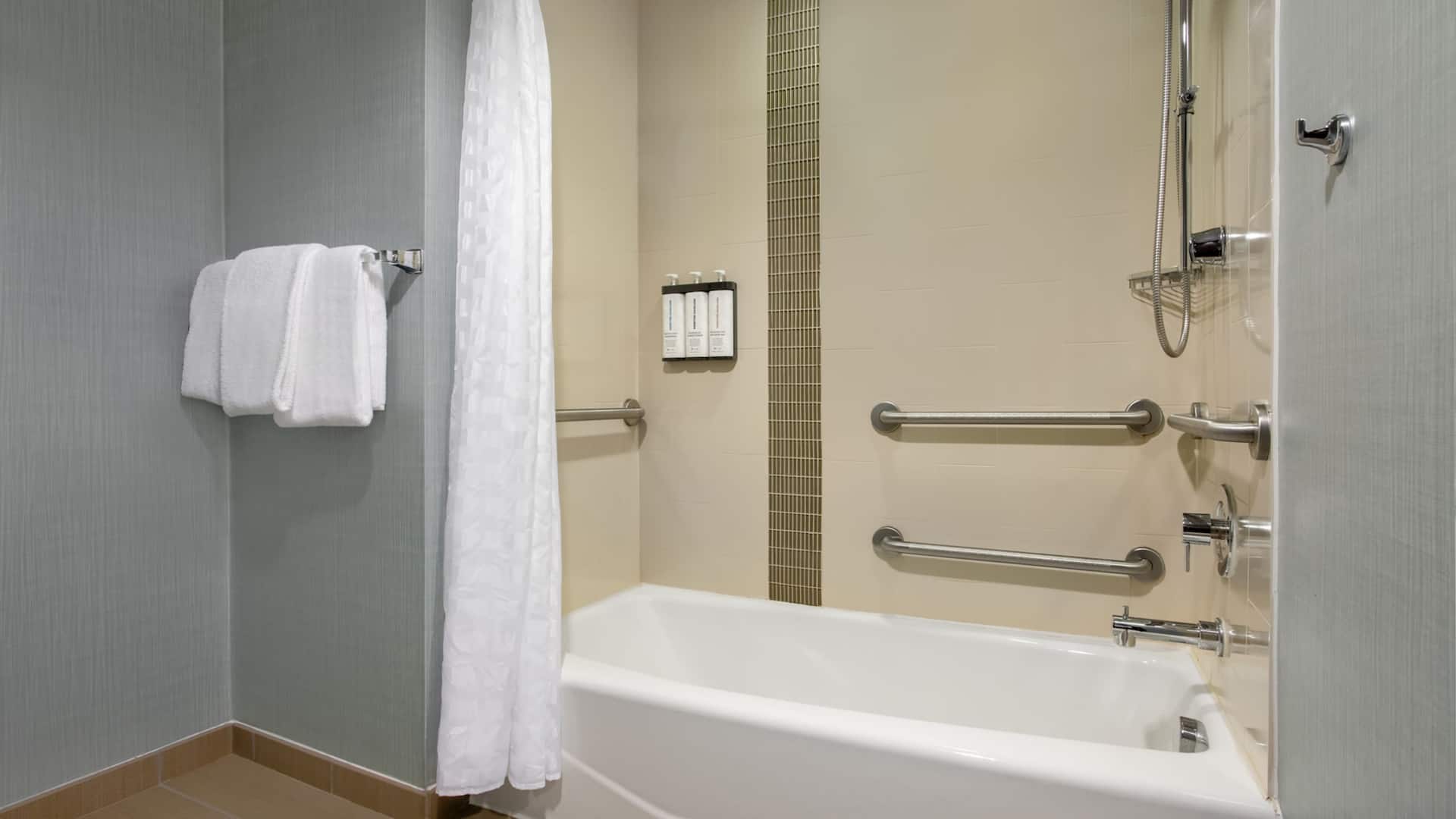 2 de 2 Hyatt Place Austin Airport Ada King Bathtub