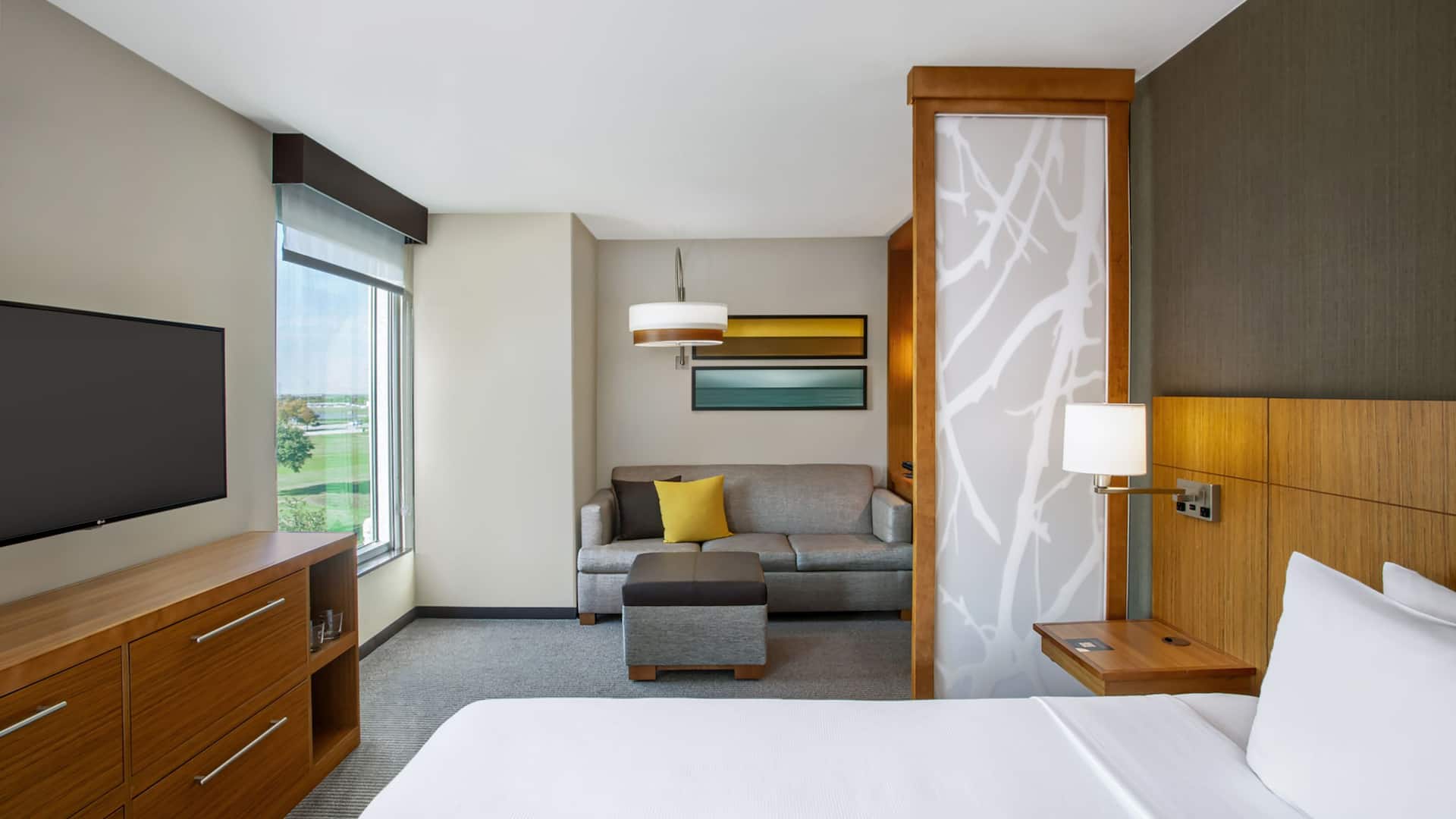 Hyatt Place Austin Airport King Suite Seating