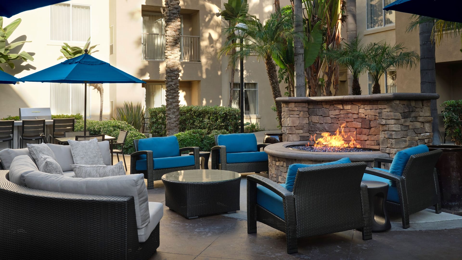 Hyatt House San Diego/Sorrento Mesa Firepit Seating Area