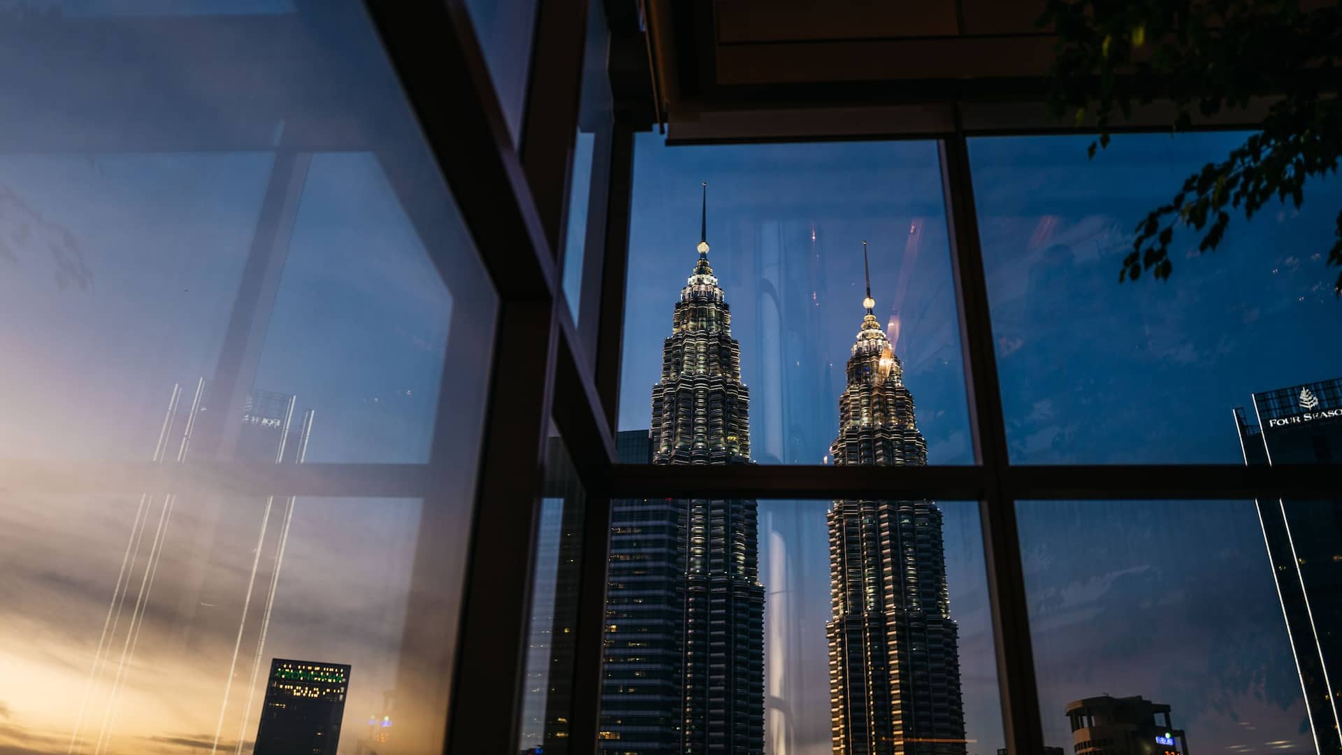 Grand Hyatt Kuala Lumpur Grand Club Twin Towers View Sunset