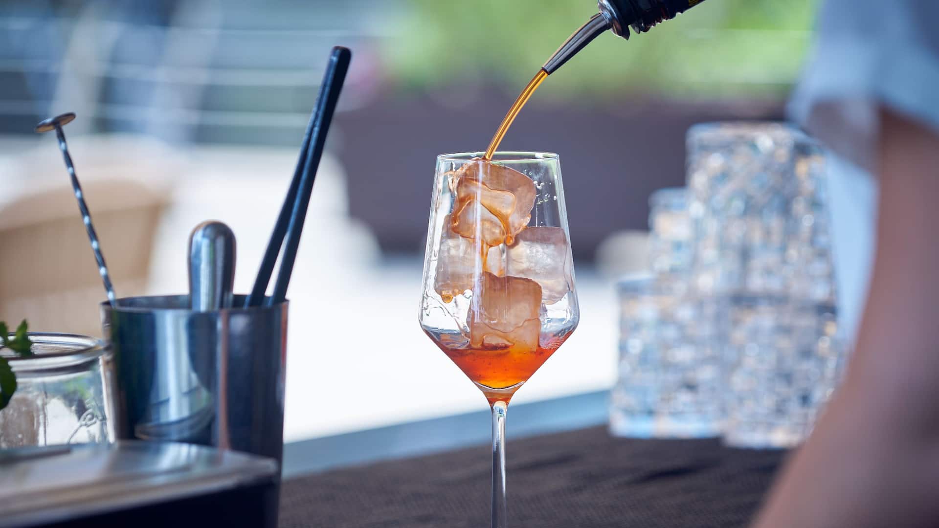 Hyatt Regency Mainz Malakoff Summer Bar Barkeeper Preparing Drink