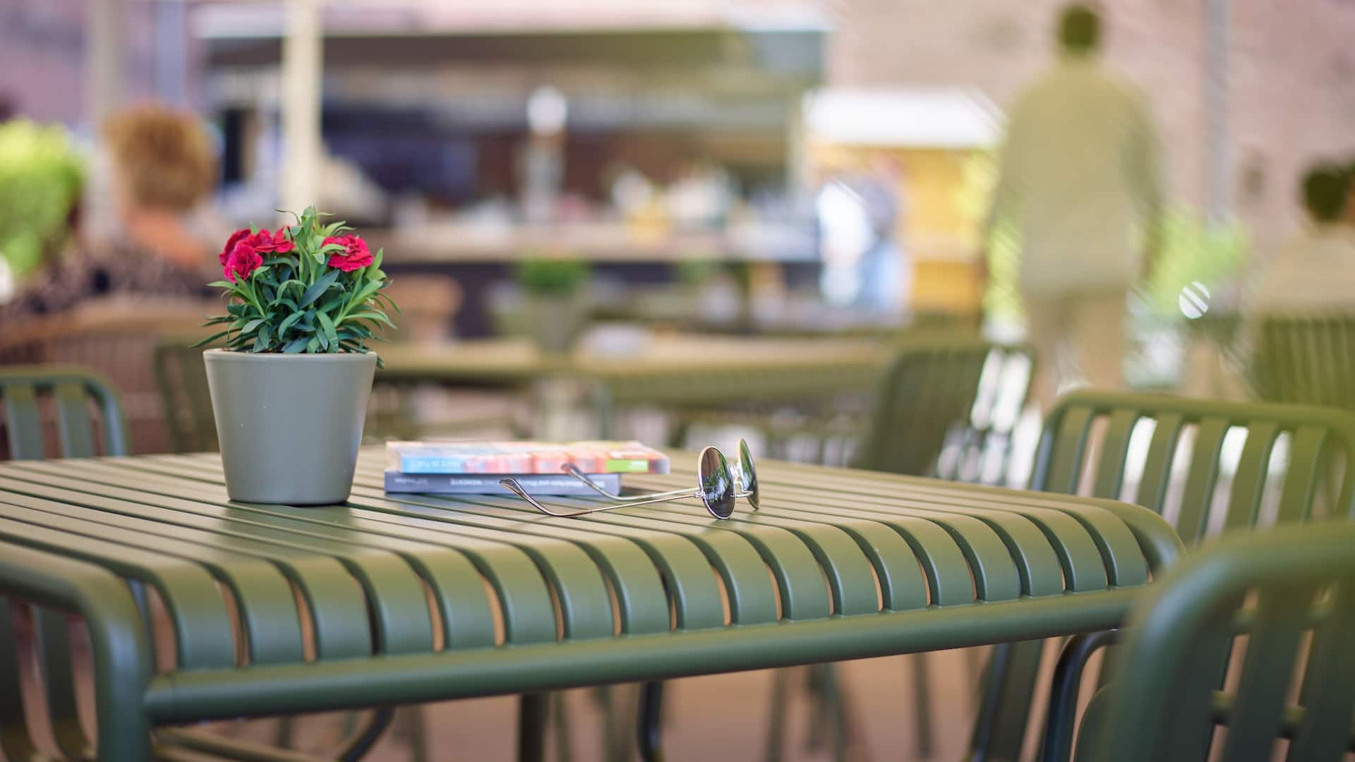 Malakoff Summer Bar table with sunglasses at Hyatt Regency Mainz