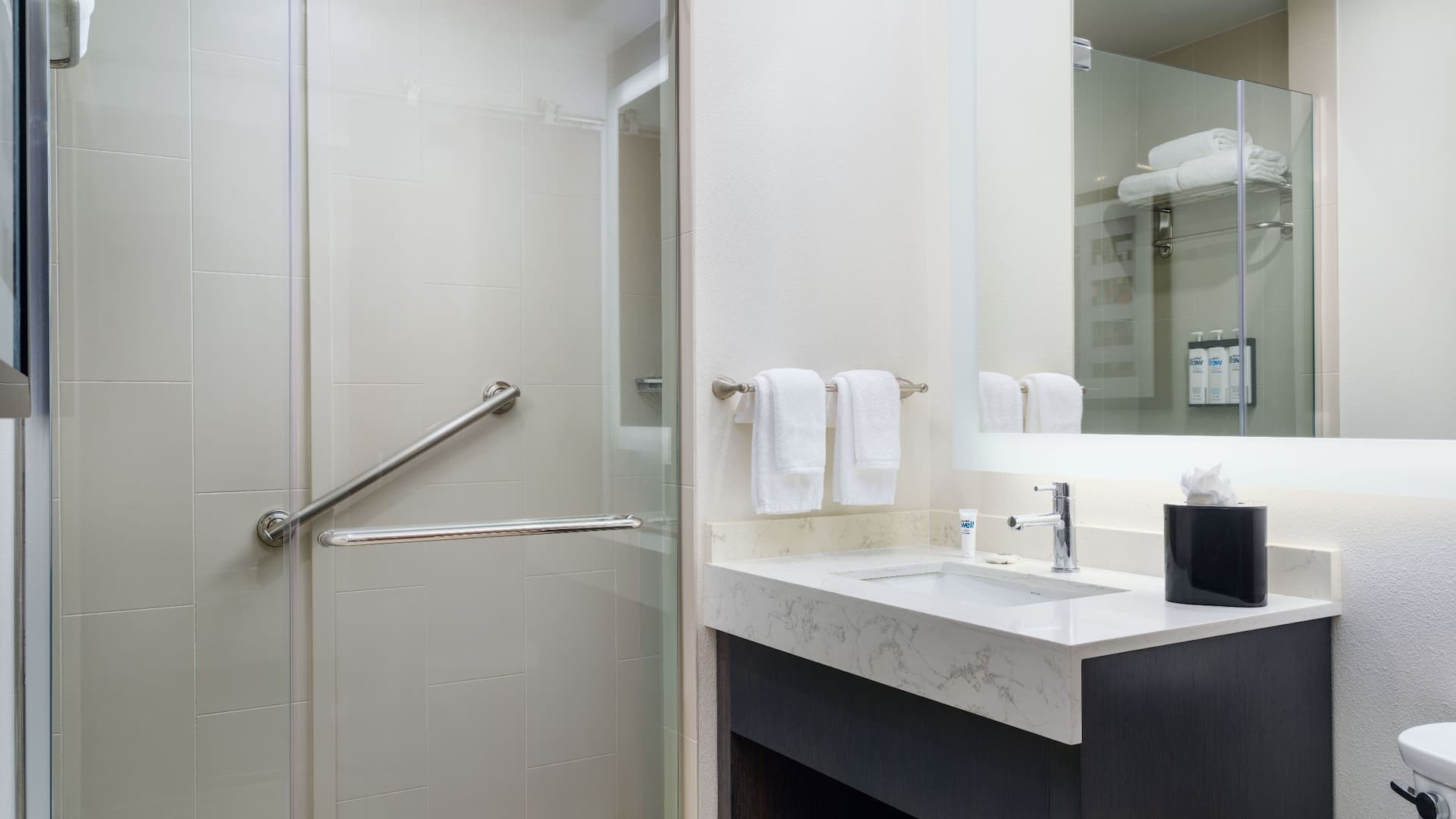 4 de 5 Hyatt House Austin/Downtown King Den Bathroom