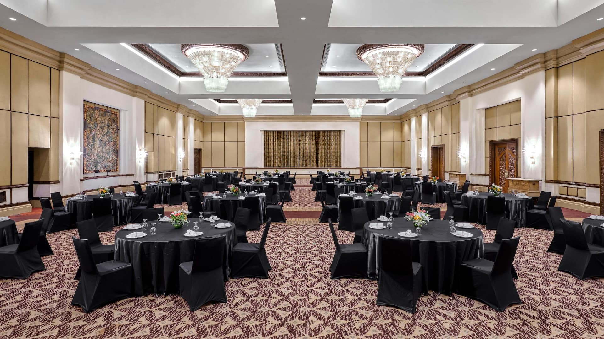 Grand Hyatt Bali Karangasem Round Table Dinner Setup
