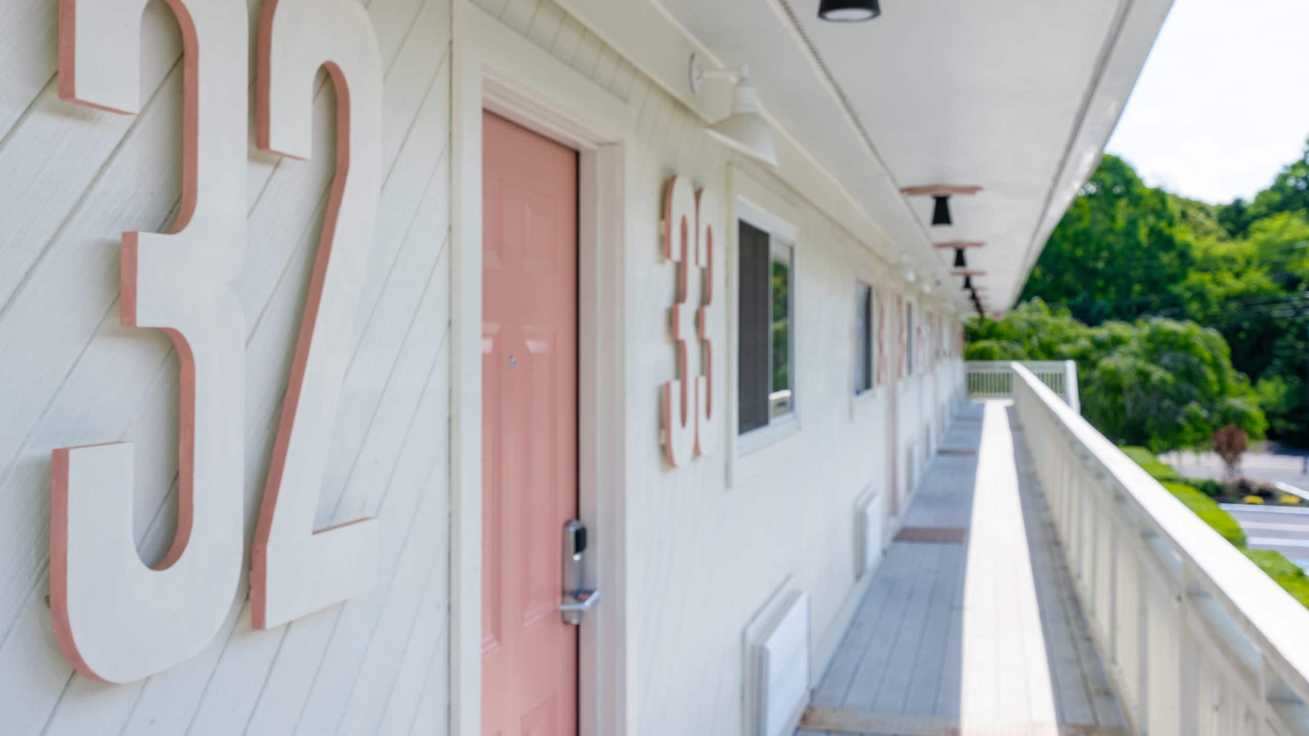 The Bentley Hotel Southampton Guestroom Entry